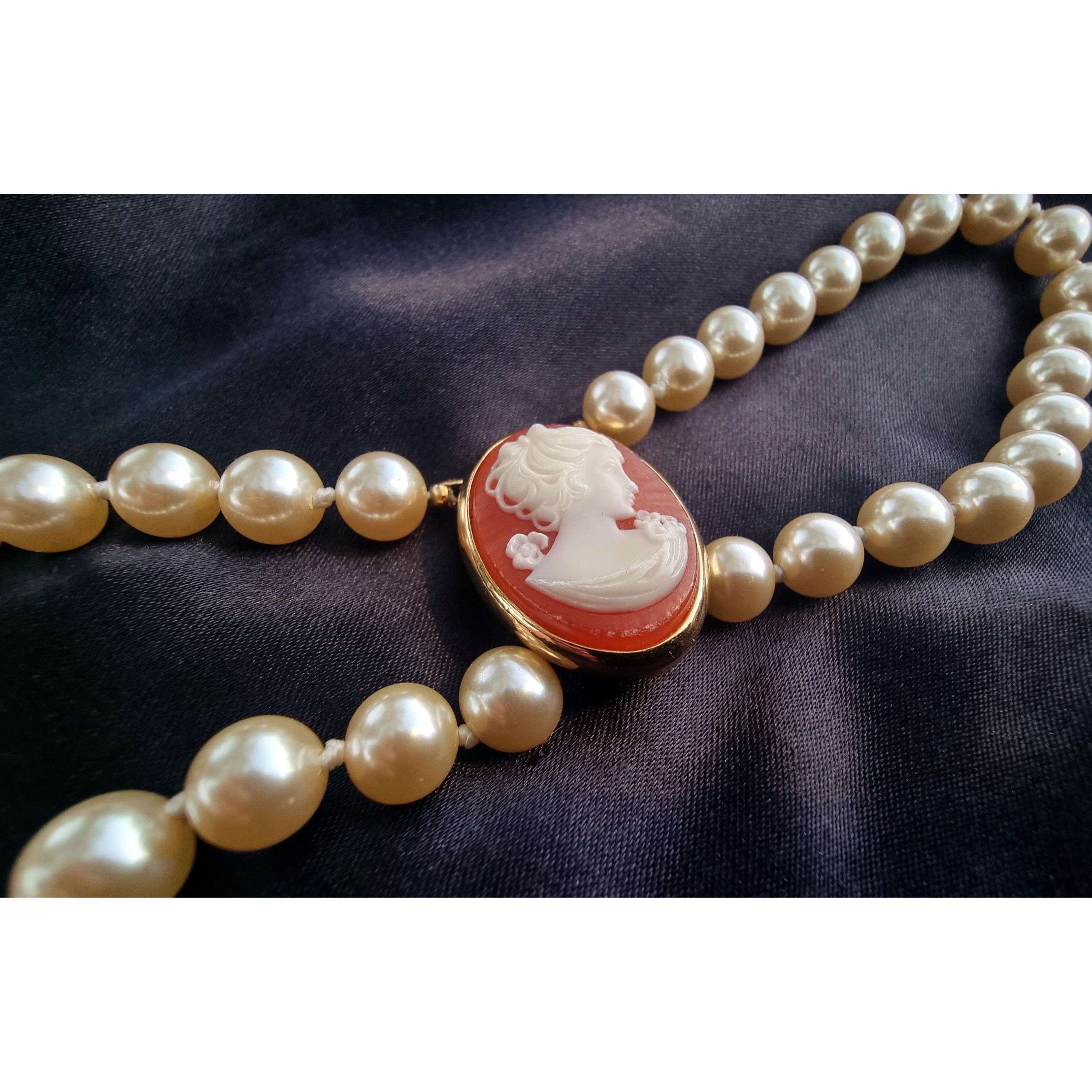 Other Rare Find Vintage RICHELIEU Signed Faux Pearls Cameo Bracele Size ONE SIZE - 2 Thumbnail