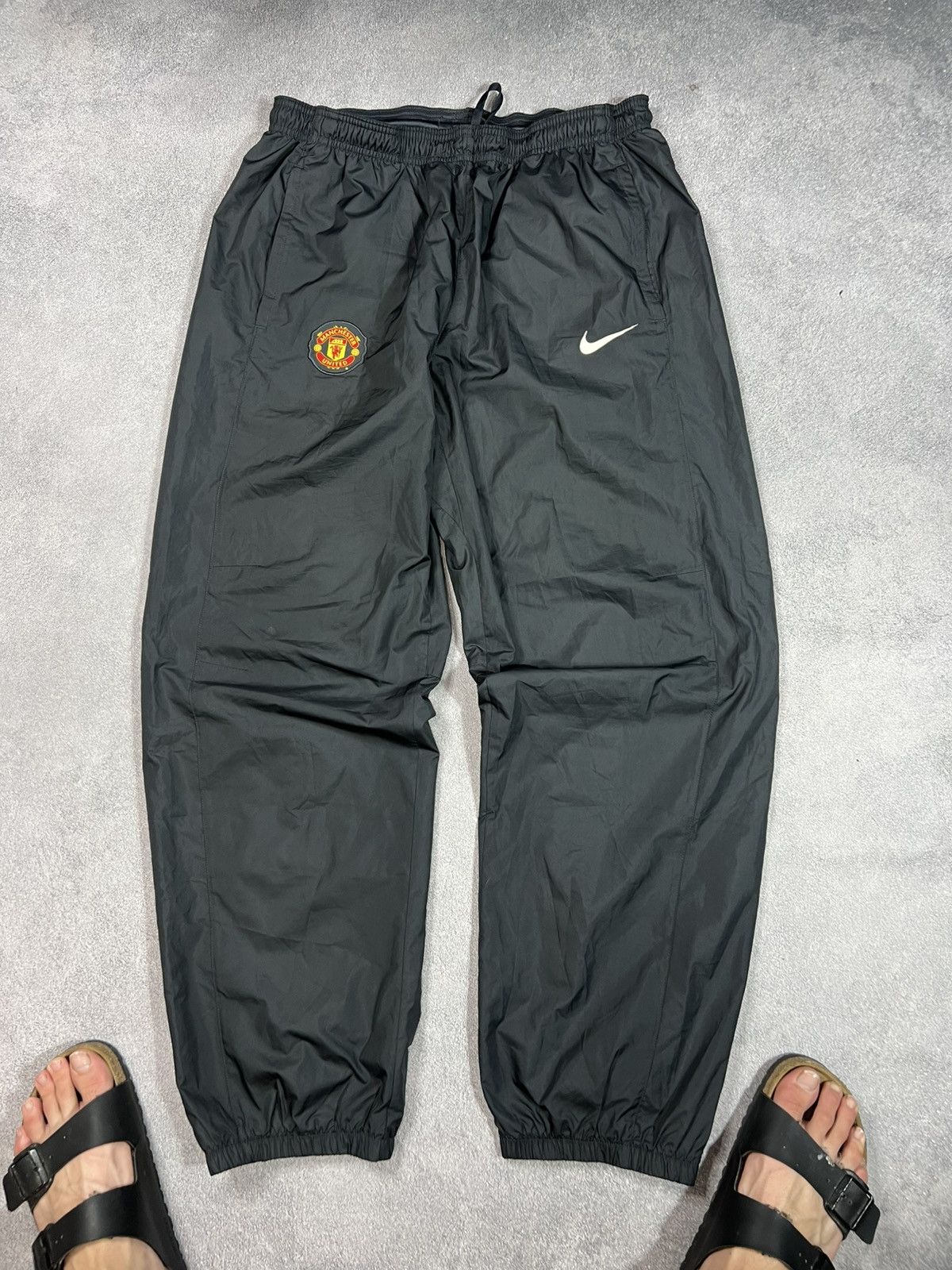 Nike 🖤 OOs Nike Vintage Manchester United Nylon Baggy Drill Pants Size US 36 / EU 52 - 2 Thumbnail