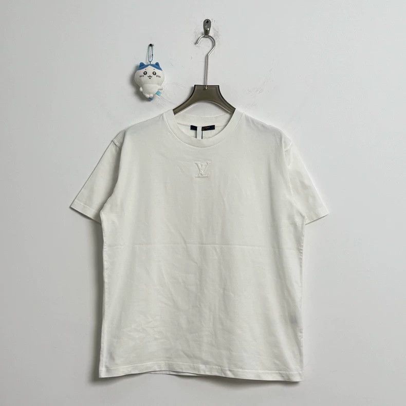 Louis Vuitton Louis Vuitton white embossed pattern short sleeves Size US L / EU 52-54 / 3 - 1 Thumbnail