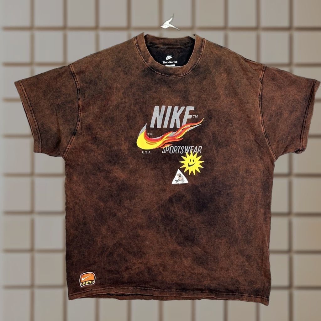 90‘s vintage NIKE Tee MAXI OP Vintage Nike Men's Track Shoe Tied Over Shoulder T-Shirt