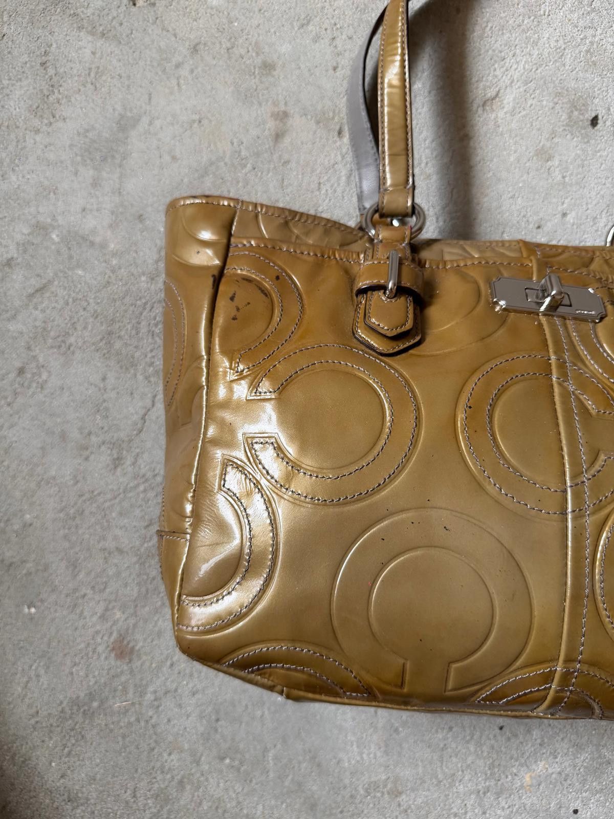 Coach Coach Signature Embossed Patent Shoulder Bag Khaki Size ONE SIZE - 2 Thumbnail