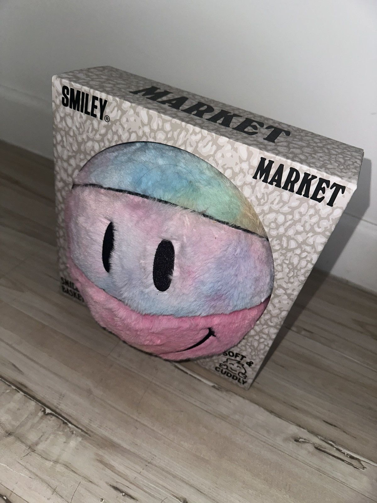 Market MARKET x Smiley Soft Plush Basketball - Brand New In Box Size ONE SIZE - 4 Thumbnail