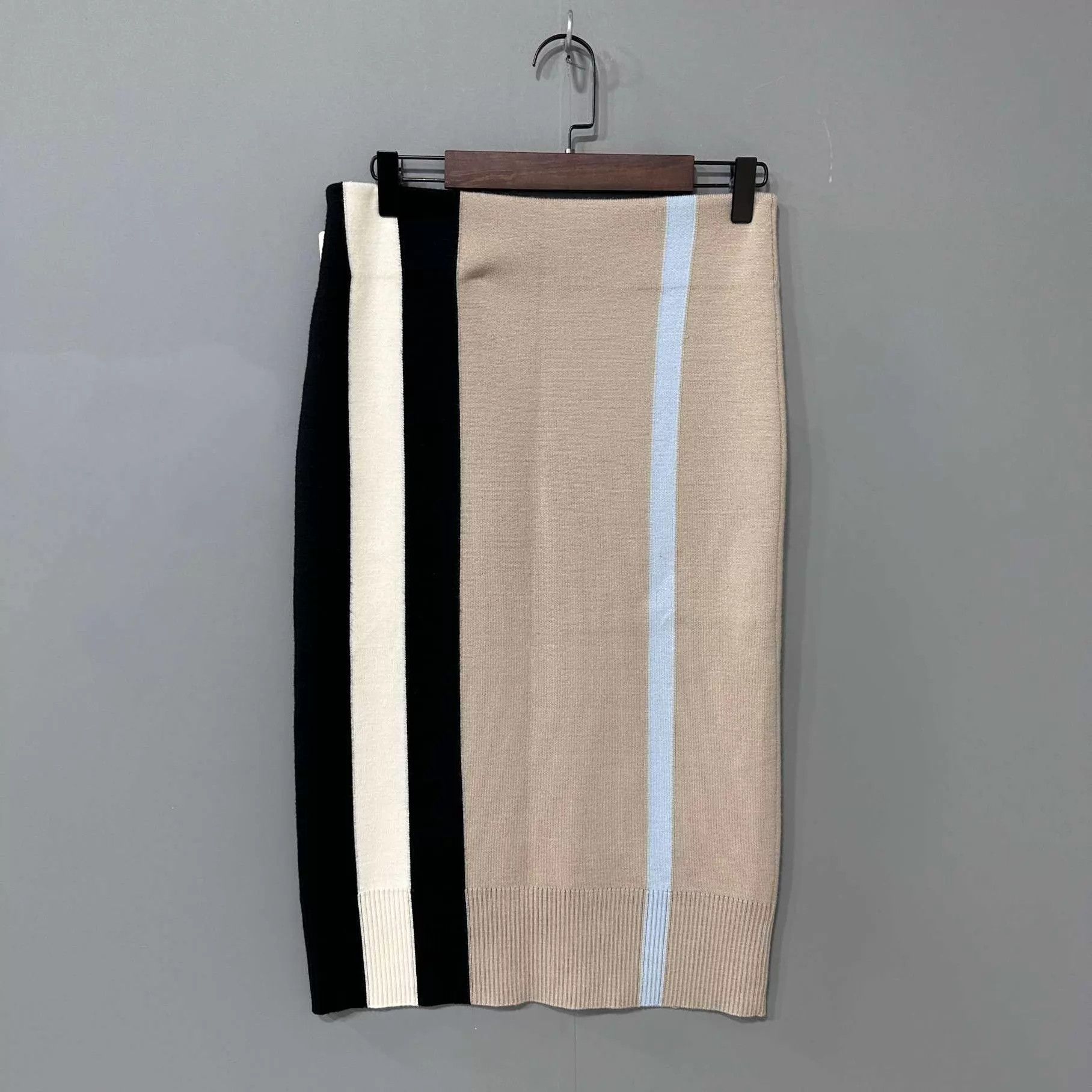 Burberry Burberry Color Blocked Wool Skirt Women's M Size 27" / US 4 / IT 40 - 2 Thumbnail