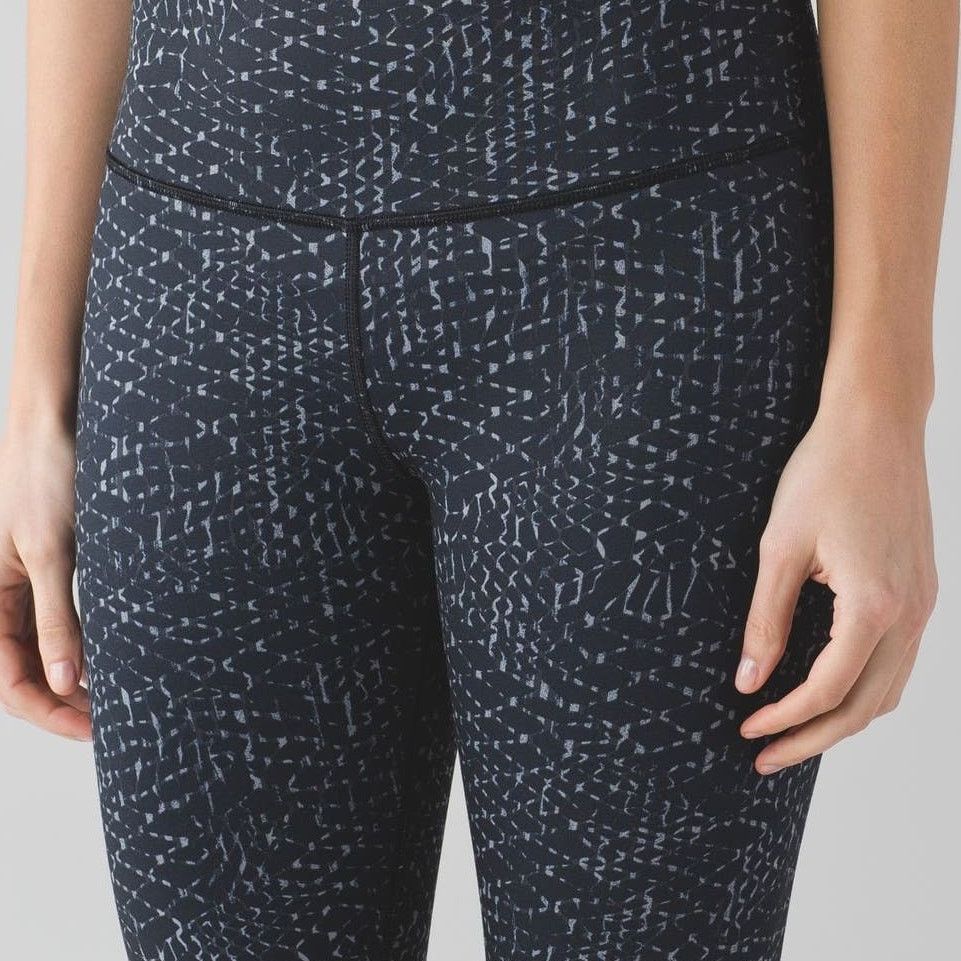 Lululemon EUC Lululemon True Self Crop II Pants Sz. 6 Battleship Black Size 28" / US 6 / IT 42 - 3 Thumbnail