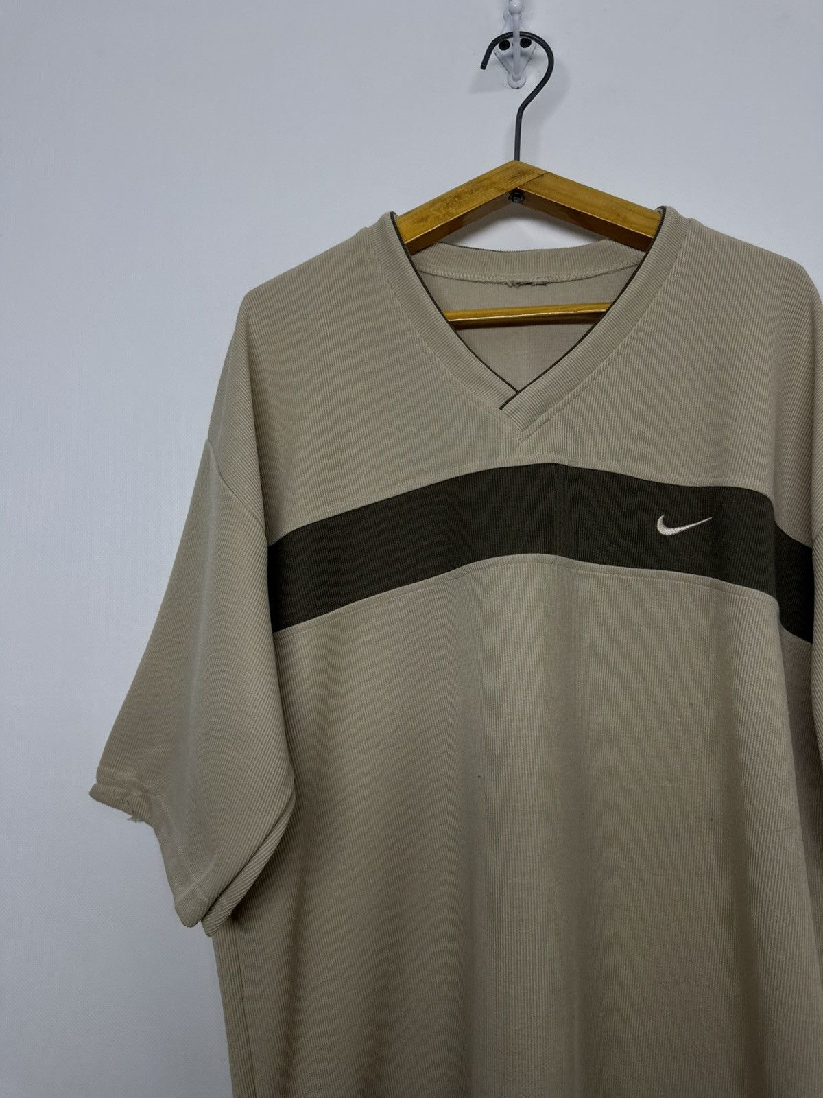 Nike Vintage Y2k Nike Swoosh Logo T-Shirt Size US L / EU 52-54 / 3 - 6 Thumbnail