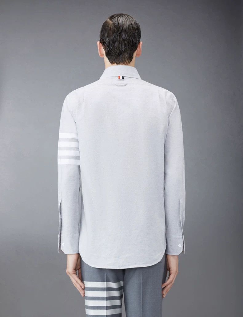Thom Browne Thom Browne size4 Classic four-barrel shirt in light grey Size US XL / EU 56 / 4 - 9 Thumbnail