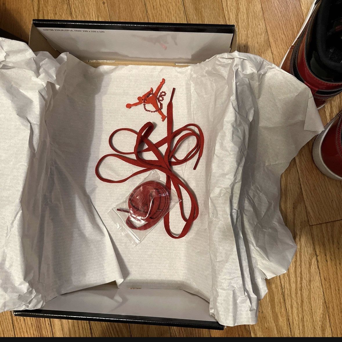 Jordan Brand × Nike Jordan 1 high og patent bred Size US 10 / EU 43 - 9 Thumbnail