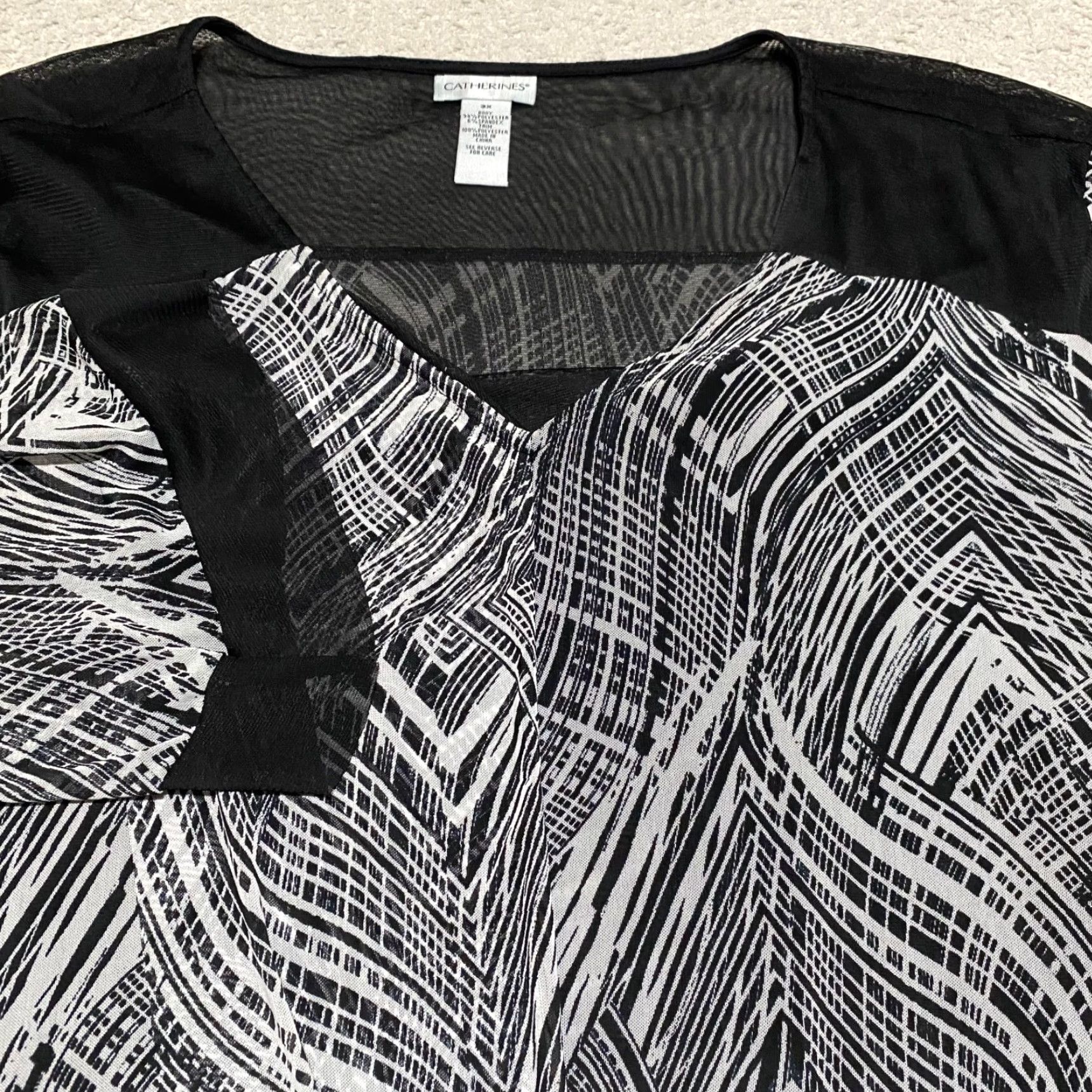 Vintage Catherines Blouse Shirt Geometric 3X Black White V-Neck 3/4 Sleeve Sheer Womens Plus 3X Shirt Geometric Black White V-Neck 3/4 Sleeve Sheer Size XXL / US 16-18 / IT 52-54 - 4 Thumbnail