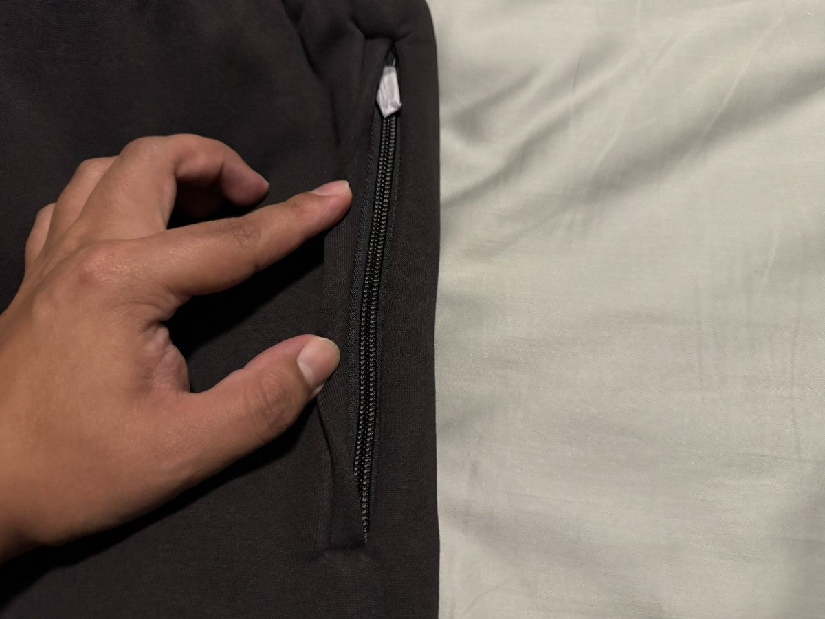 Balenciaga × Gap × Kanye West Yeezy Gap Sweatpants Black Size Small (Women’s/Unisex) Size US 30 / EU 46 - 5 Thumbnail