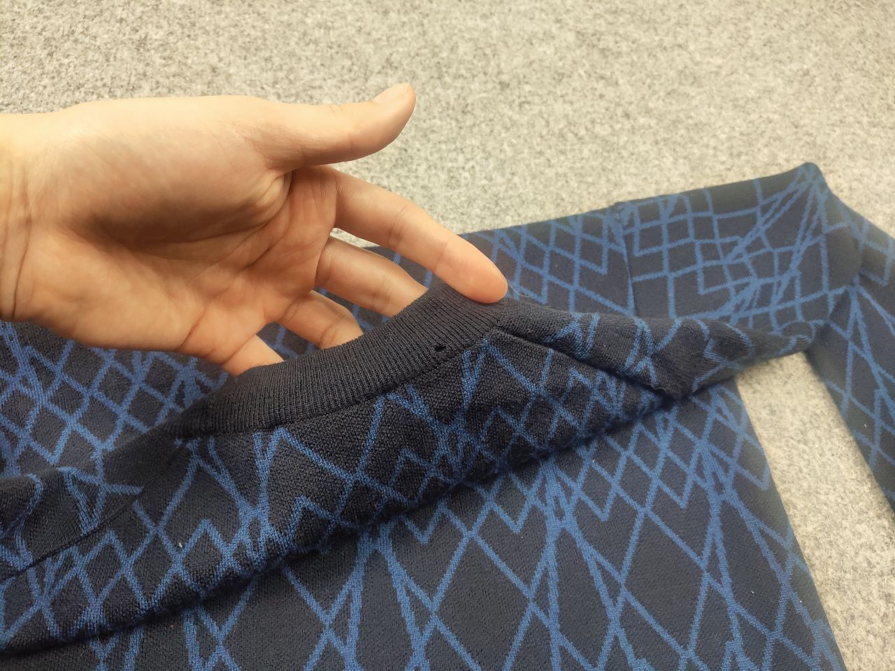 John Smedley John Smedley design blue wool sweater with geometric pattern Size US M / EU 48-50 / 2 - 8 Thumbnail