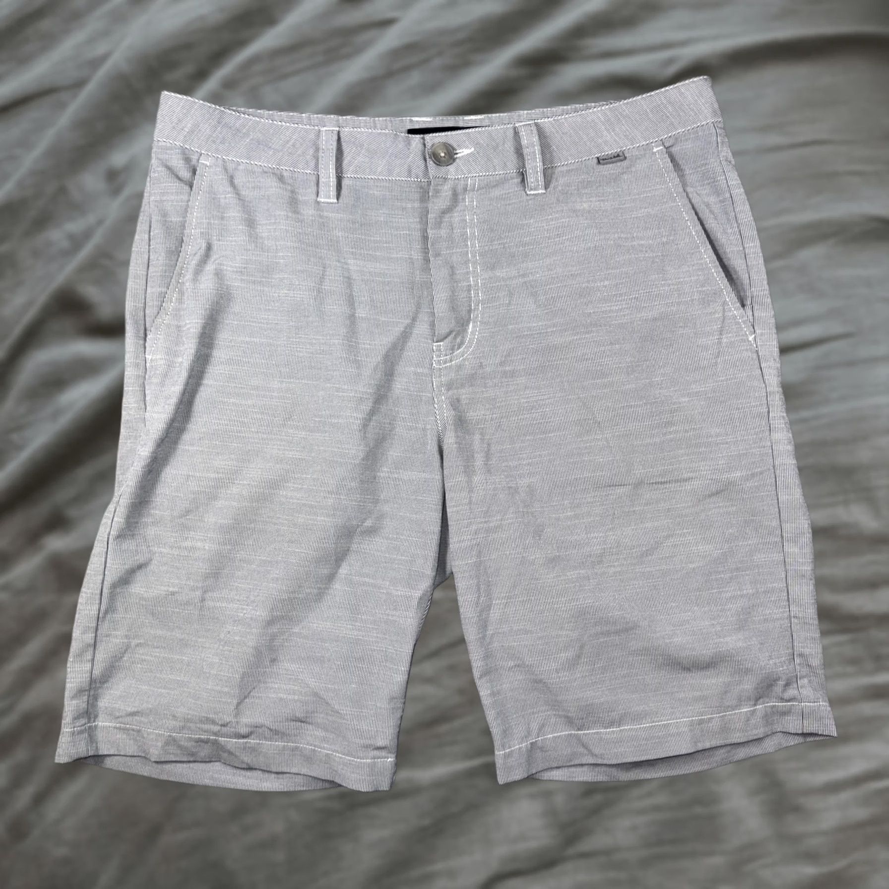 TravisMathew Travis Mathew Shorts Mens 33 Gray Stripe Tech Golf Chino Stretch Casual Summer Size US 33 - 1 Thumbnail