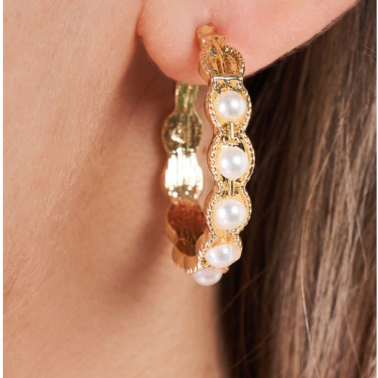 Other Elegant Gold Pearl Scalloped Hoop Earrings Size ONE SIZE - 7 Thumbnail