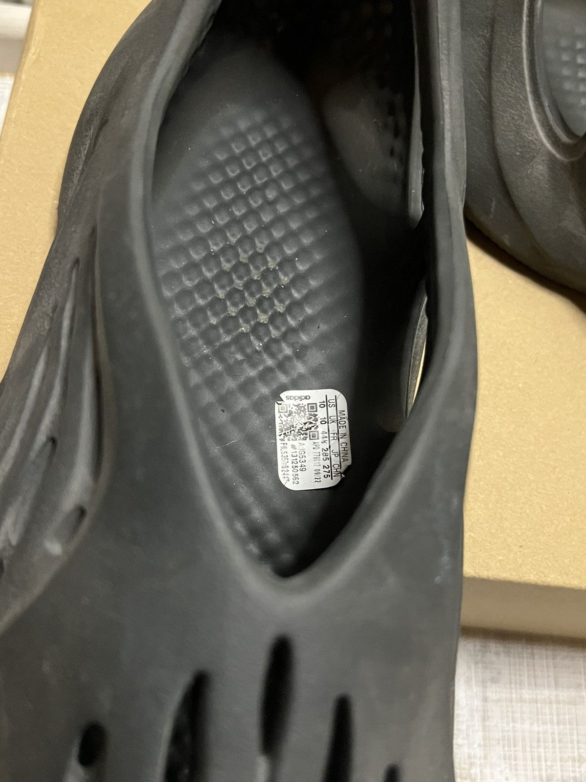 Yeezy ”Carbon” yeezy foam runner Size US 10 / EU 43 - 7 Thumbnail