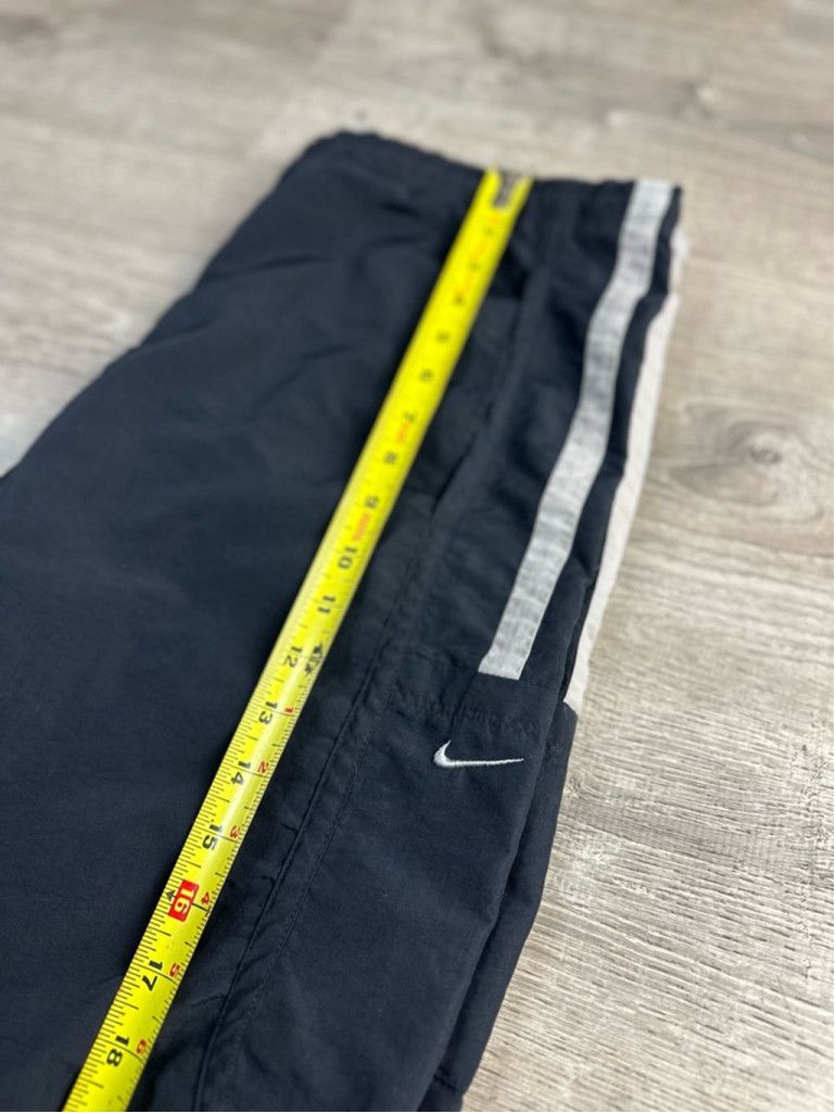 Nike Vintage Y2K Nike Shorts Black 32 waist Size US 32 / EU 48 - 2 Thumbnail
