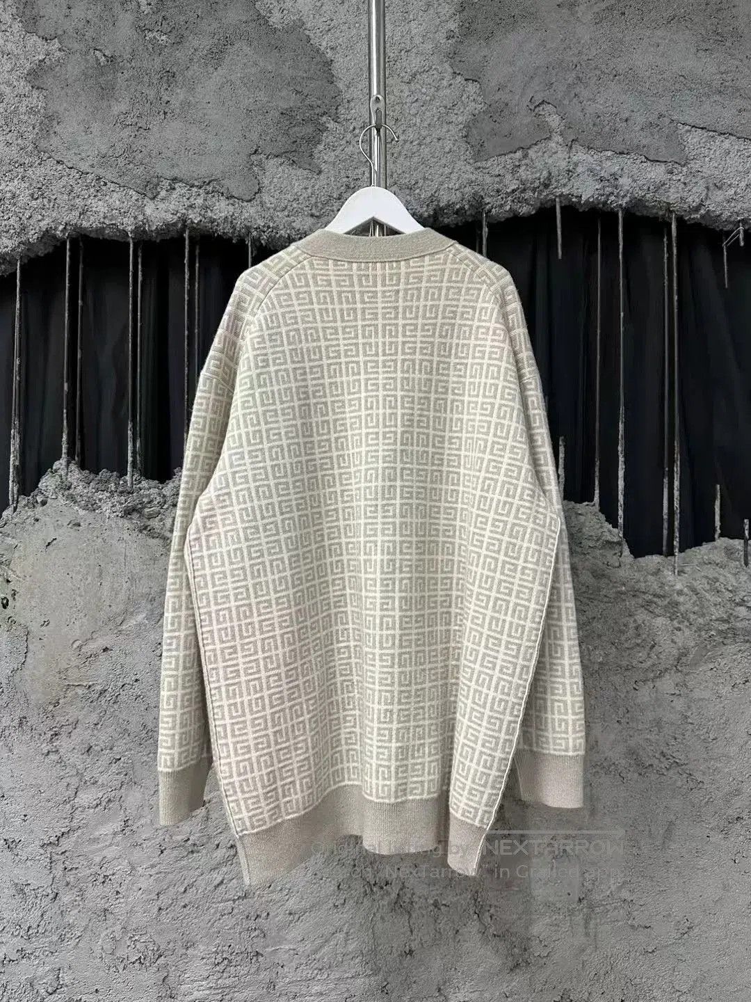 Givenchy Givenchy 4G Print Cashmere Cardigan. Size S / US 4 / IT 40 - 2 Thumbnail