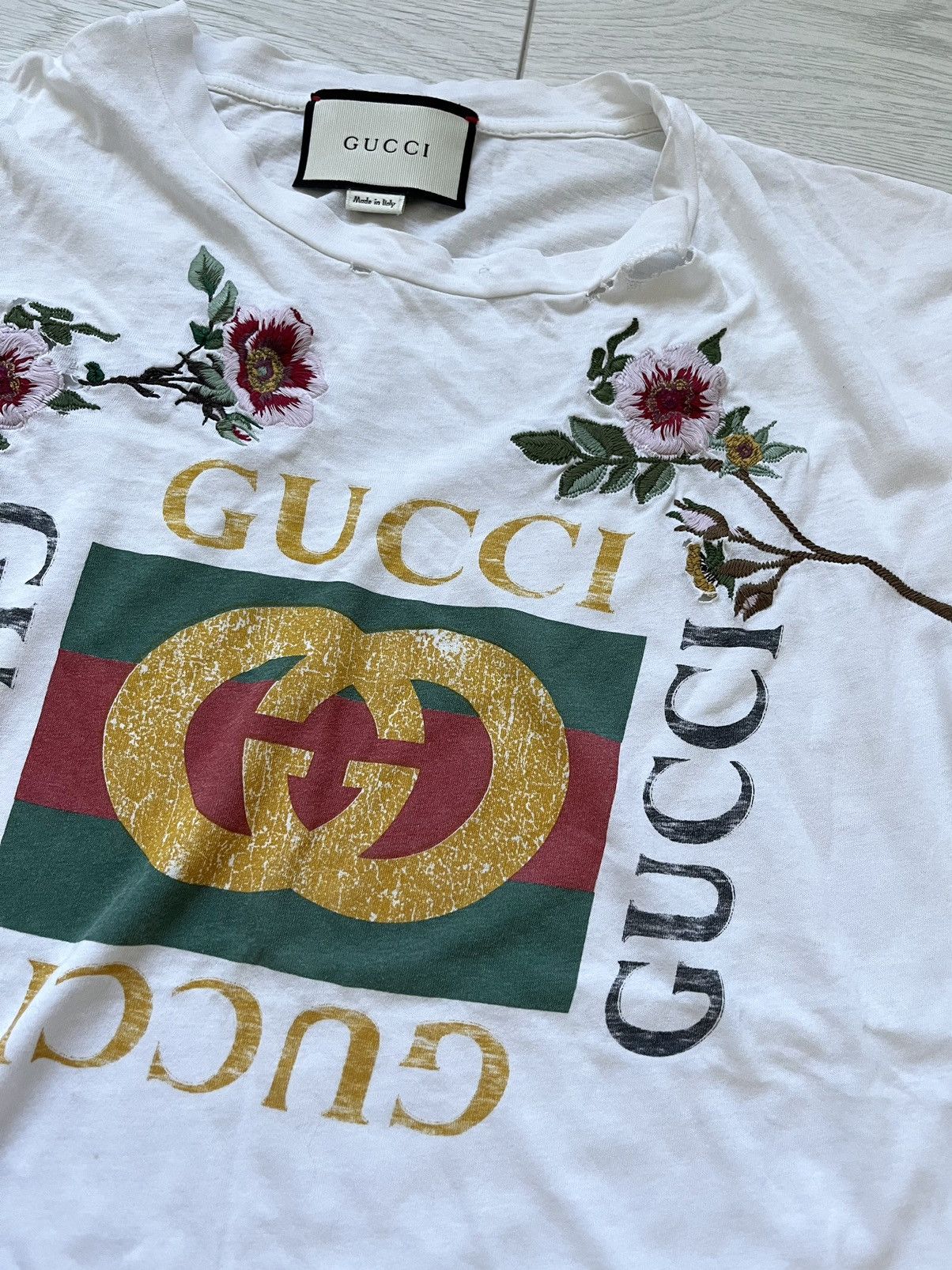 Gucci ★0% TAX★ GUCCI FLORAL-EMBROIDERED LOGO DISTRESSED COTTON TEE Size US M / EU 48-50 / 2 - 3 Thumbnail