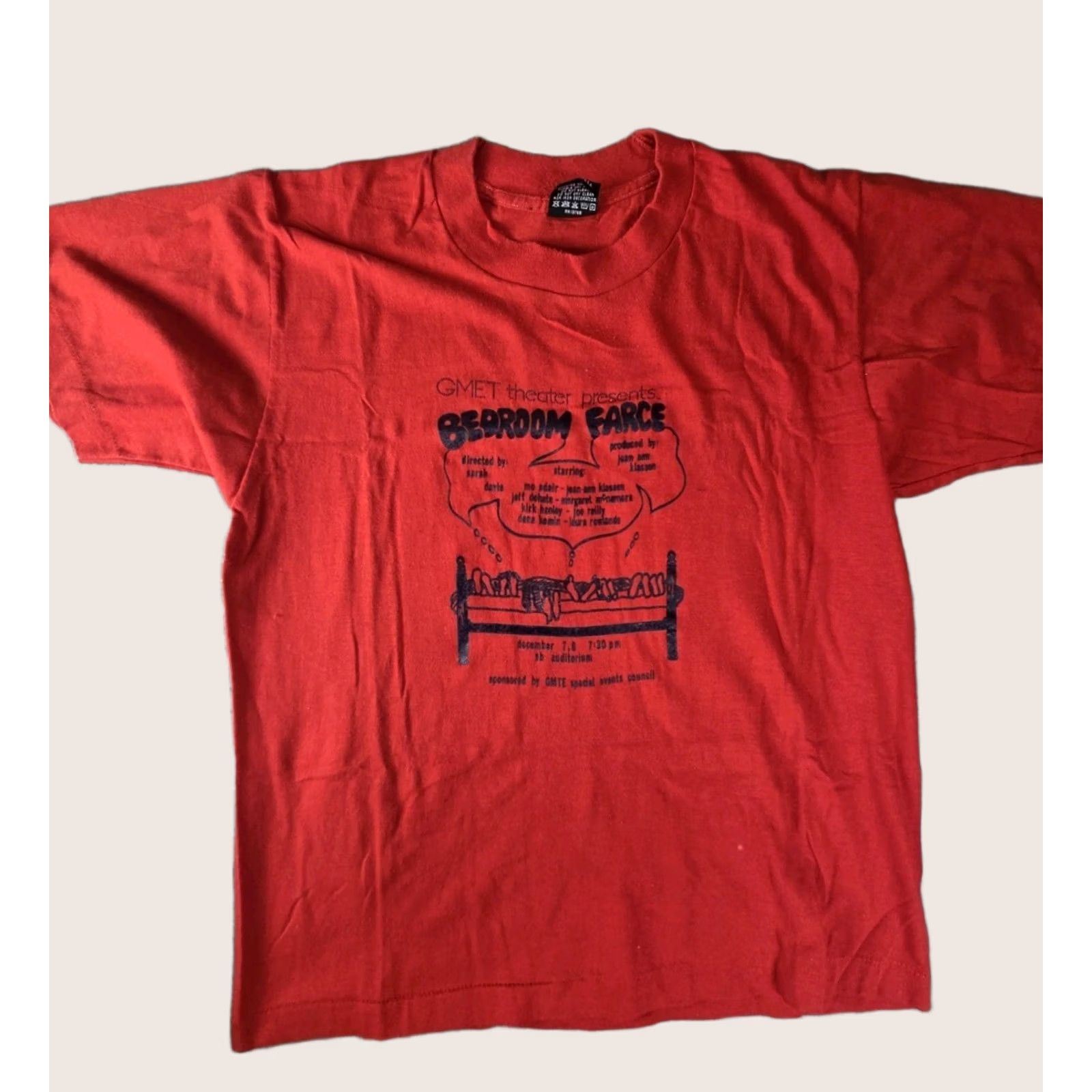 Vintage VINTAGE Alan Ayckbourn Play T Shirt Red USA Large Single Stitch Unisex Adults Short Sleeve Stitch 90s Theme ©️ Size US L / EU 52-54 / 3 - 1 Thumbnail