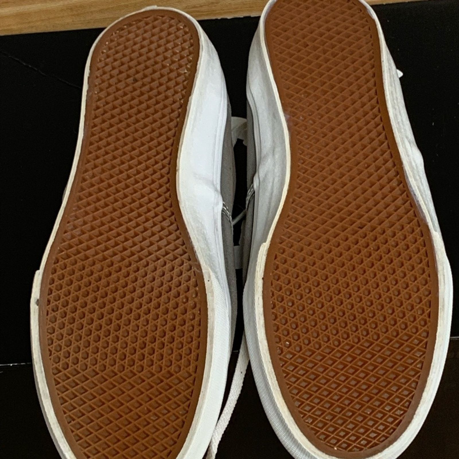 Vans VANS SHOES MENS SIZE 7 LIGHT GRAY GOOD CONDITION Size US 7 / EU 40 - 7 Thumbnail