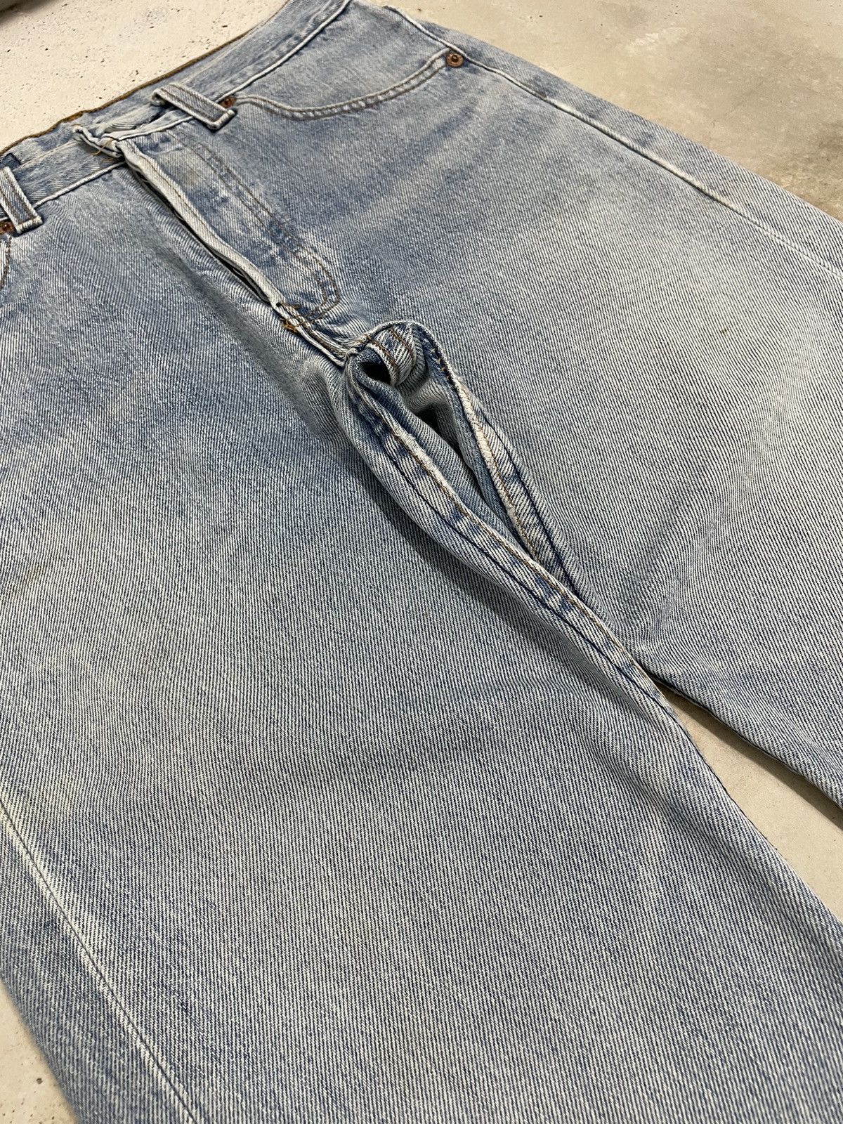 Levi's Vintage Levi’s 501 Light Wash Buttonfly Distressed USA Made Size US 27 - 17 Thumbnail