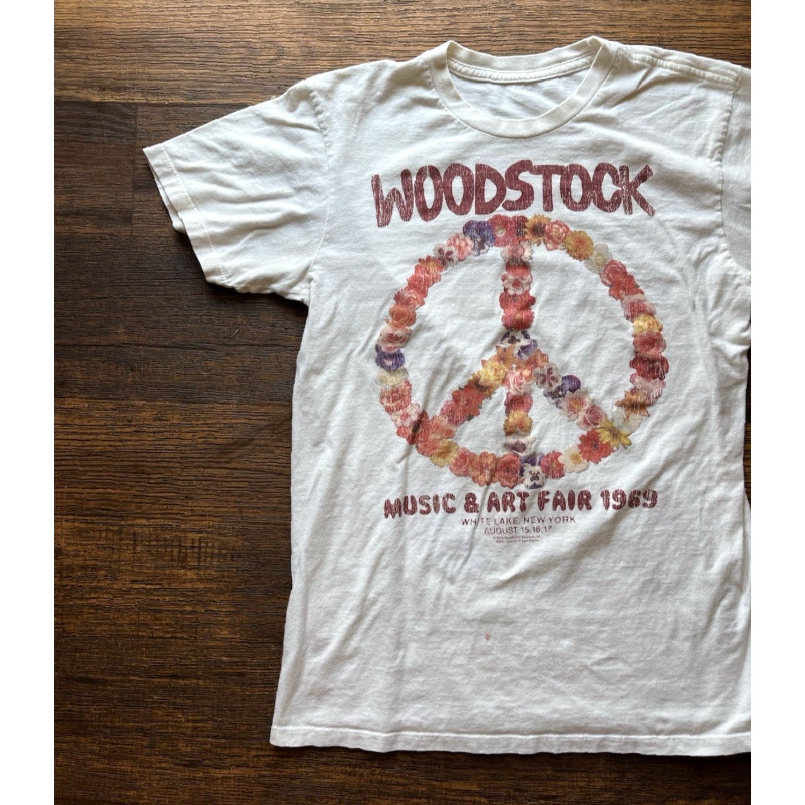 Vintage VINTAGE Women’s Woodstock T-Shirt White XS 60s Music Hippie BOHO Festival NY Shirt Womens XS White Woodstock 60s Music Festival Size XS / US 0-2 / IT 36-38 - 4 Thumbnail