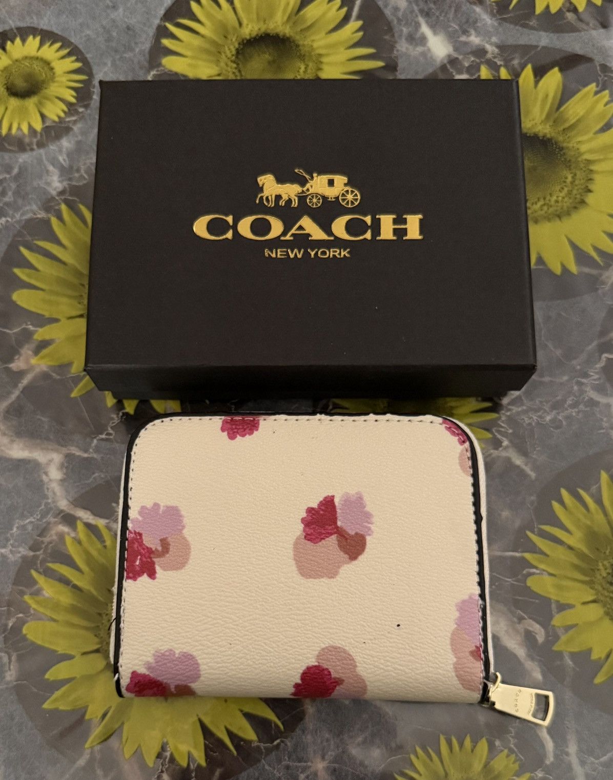 Coach Coach White Floral Print Small Zip Wallet with Box Size ONE SIZE - 2 Thumbnail