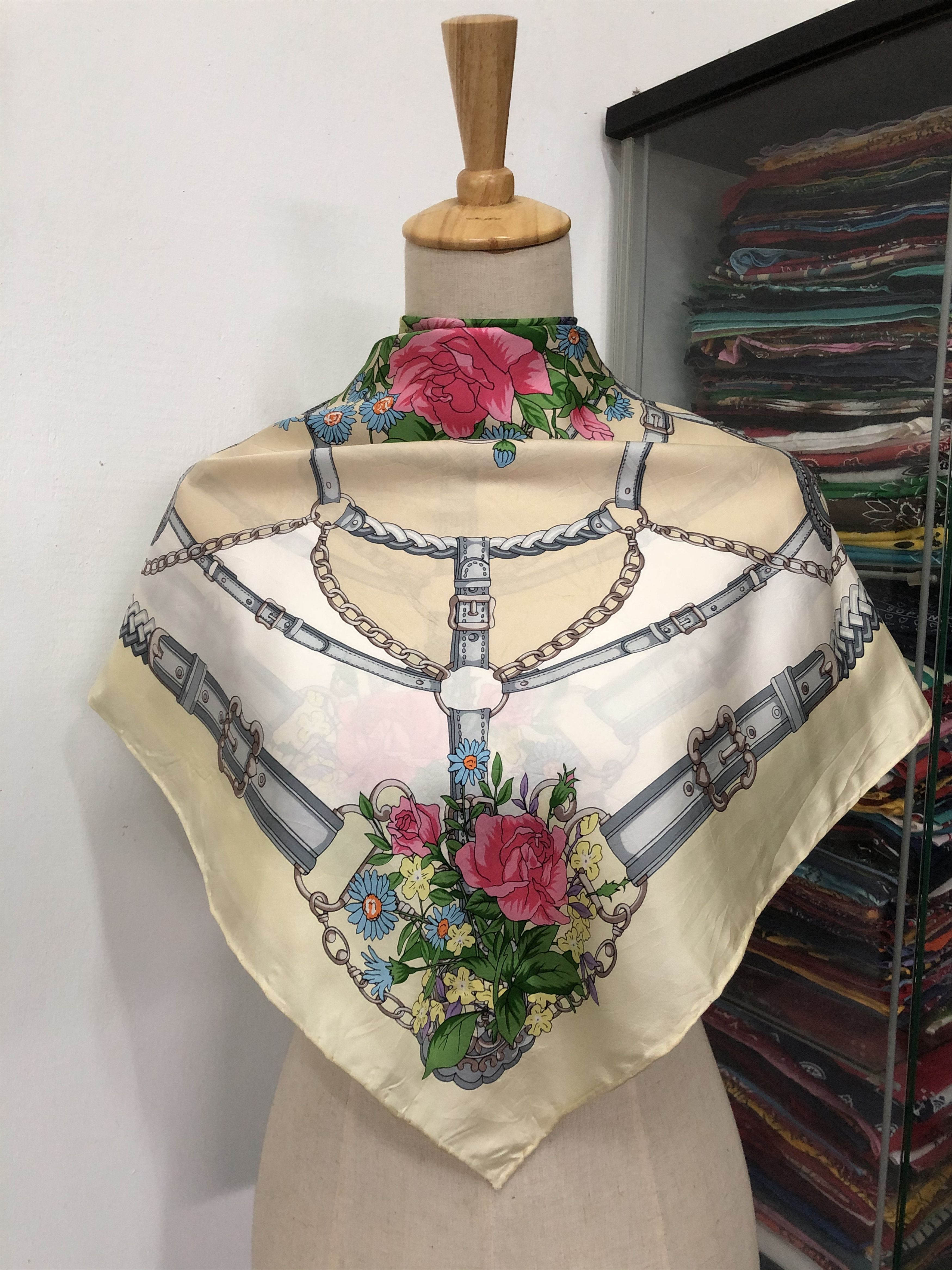 Vintage Vintage Silk Scarf Size ONE SIZE - 1 Thumbnail