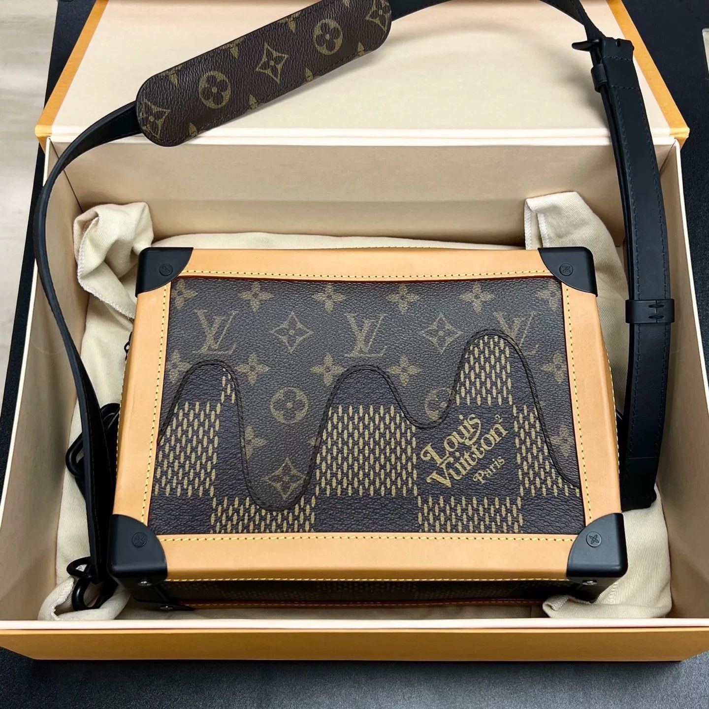 Louis Vuitton Louis Vuitton Item Designer Casual Size ONE SIZE - 1 Thumbnail