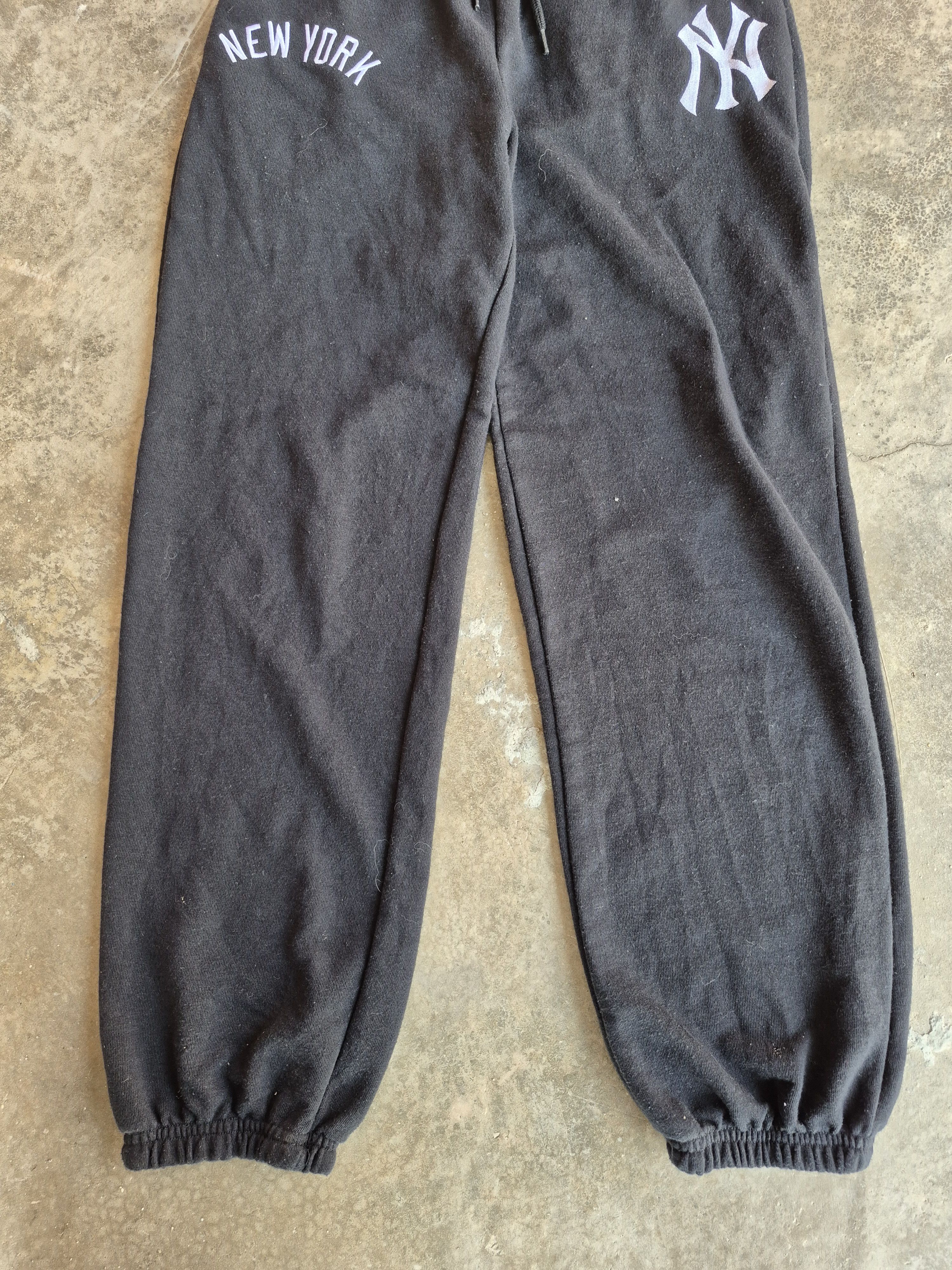 MLB 🔥 New York MLB Joggers Sweatpants Size US 26 / EU 42 - 3 Thumbnail