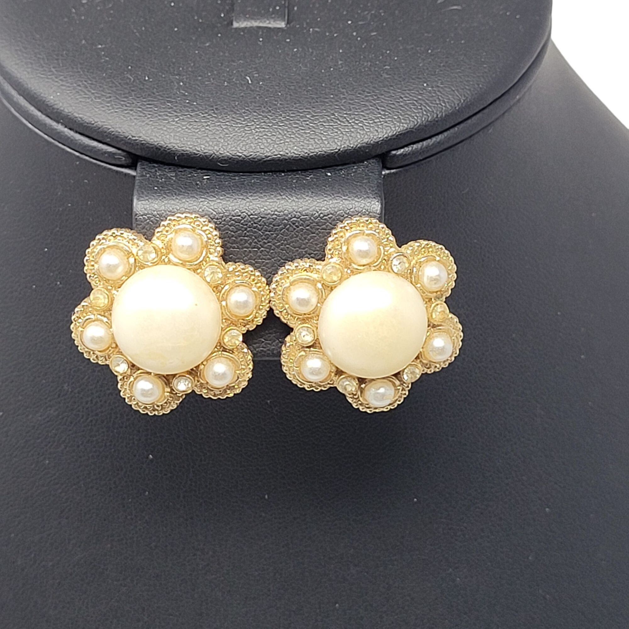 Vintage Vtg Clip-On Earrings Gold-Tone Flower Faux Pearl Size ONE SIZE - 9 Thumbnail