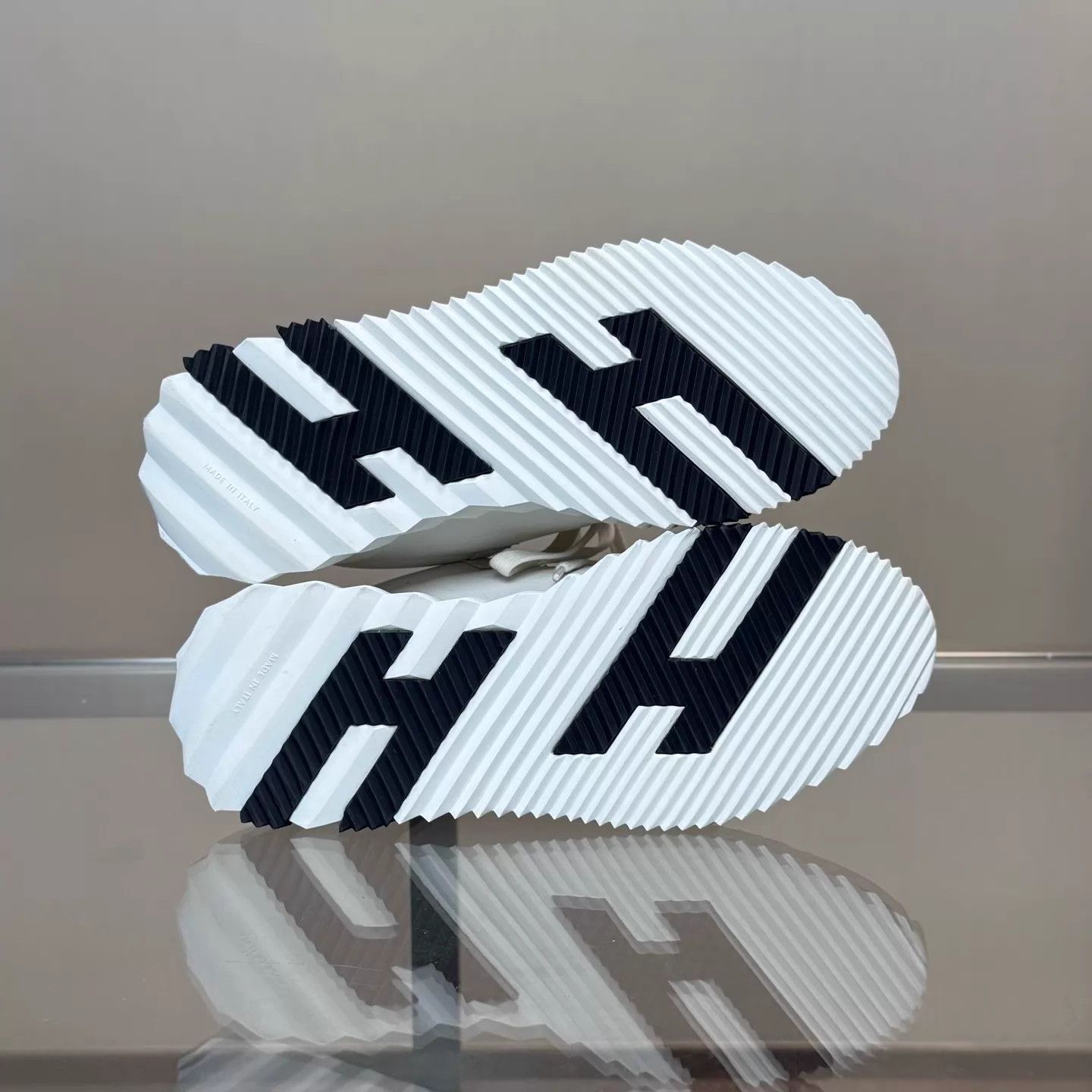 Hermes HERMES Bouncing Black & White Sneakers Size 40 99 Size US 7 / EU 40 - 7 Thumbnail