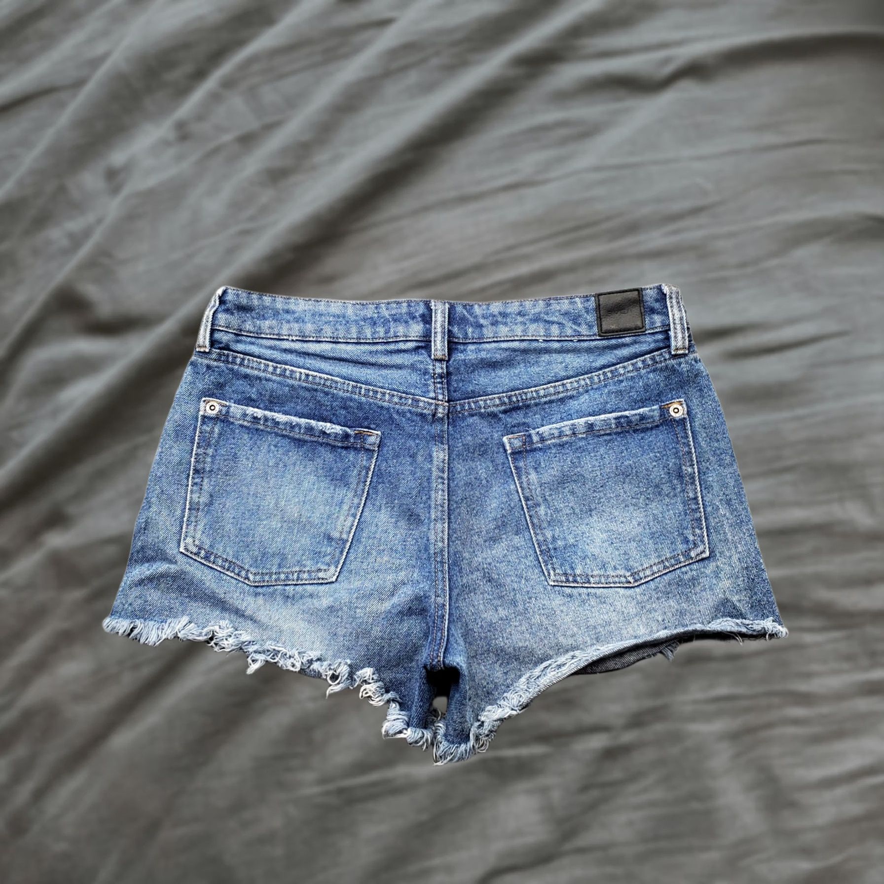 RVCA RVCA Boyfriend Shorts Women 27 Blue Denim Distressed 5-Pocket Frayed Hem Outdoor Size 27" / US 4 / IT 40 - 1 Thumbnail