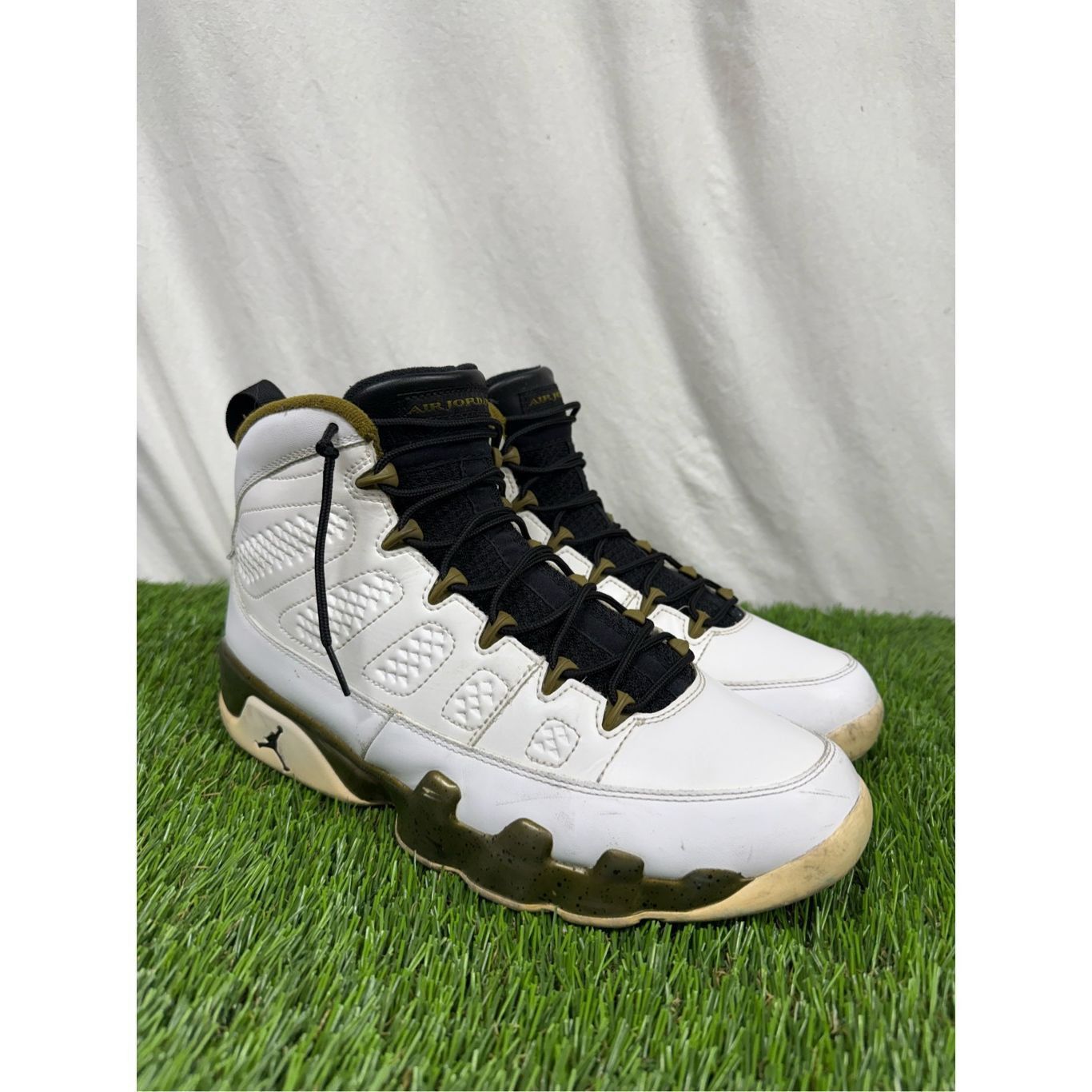 Jordan Brand Size 10.5 - Air Jordan 9 Retro Statue Size US 10.5 / EU 43-44 - 1 Thumbnail