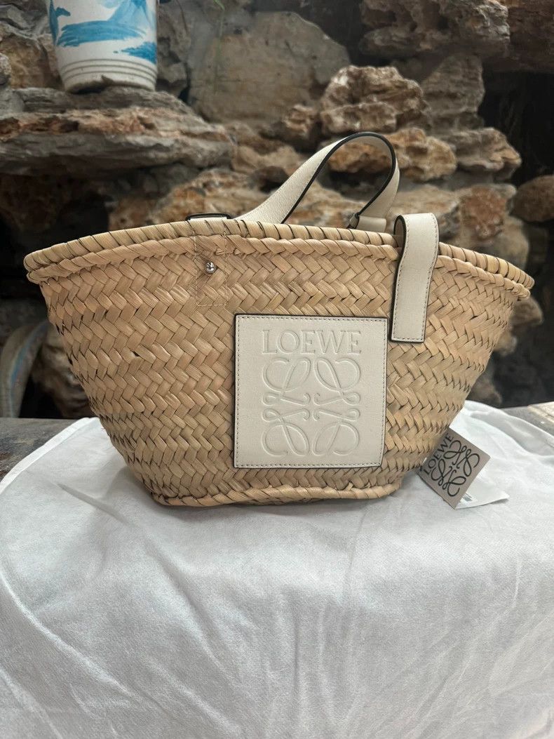 loewe Straw bales 2503-Nextarrow