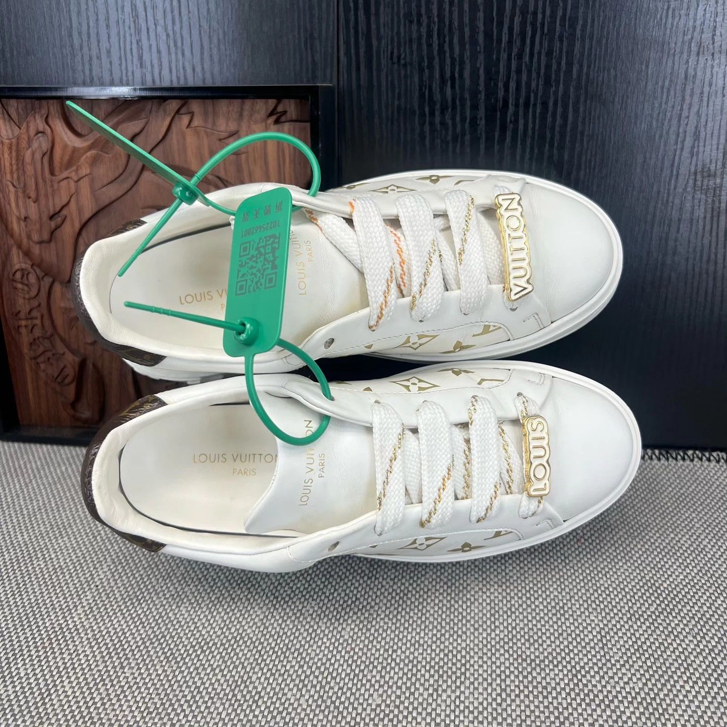 Louis Vuitton LV Time Out Platinum White All Over Print 35.5 Mint Size US 4.5 / IT 34.5 - 6 Thumbnail