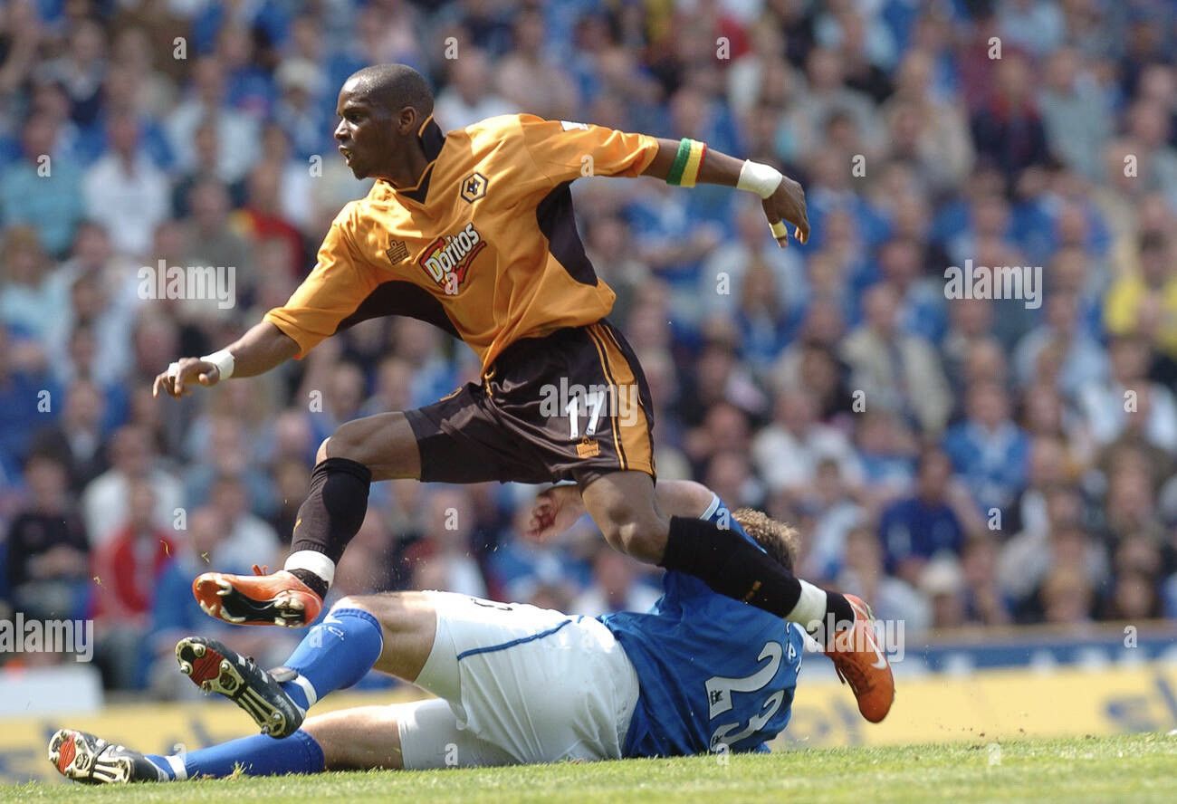 Vintage 03/04 Wolverhampton Wanderers FC Camara Home Shirt Size US L / EU 52-54 / 3 - 22 Thumbnail