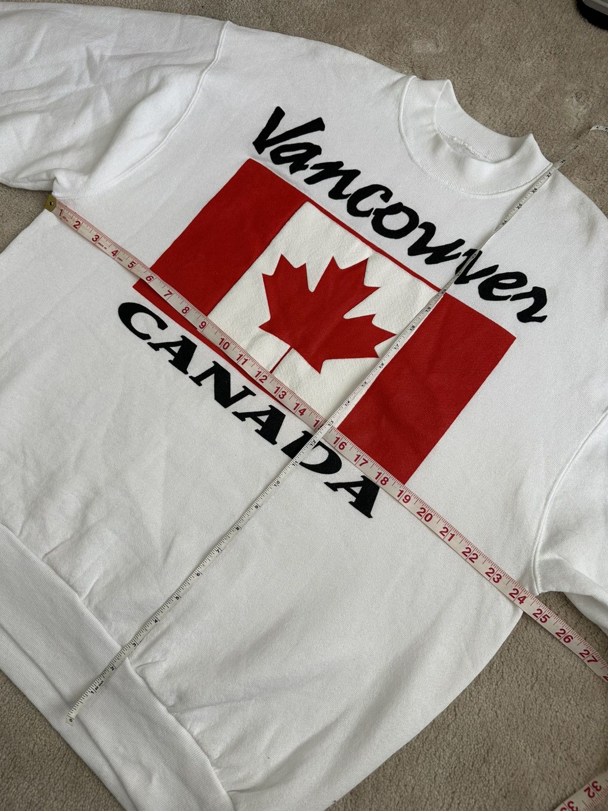 Vintage Vintage 90s Vancouver Canada Maple Leaf Flag Crewneck Size US XL / EU 56 / 4 - 5 Thumbnail