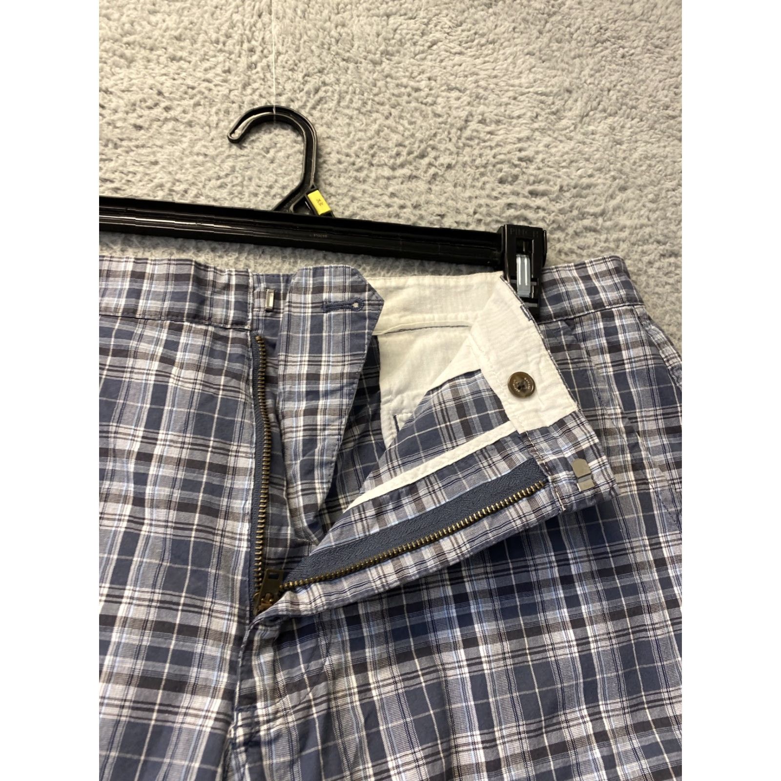Banana Republic VINTAGE Banana Republic Mens Shorts Size 36 Gray Plaid Cotton Flat Front Casual Summer Size US 36 / EU 52 - 7 Thumbnail