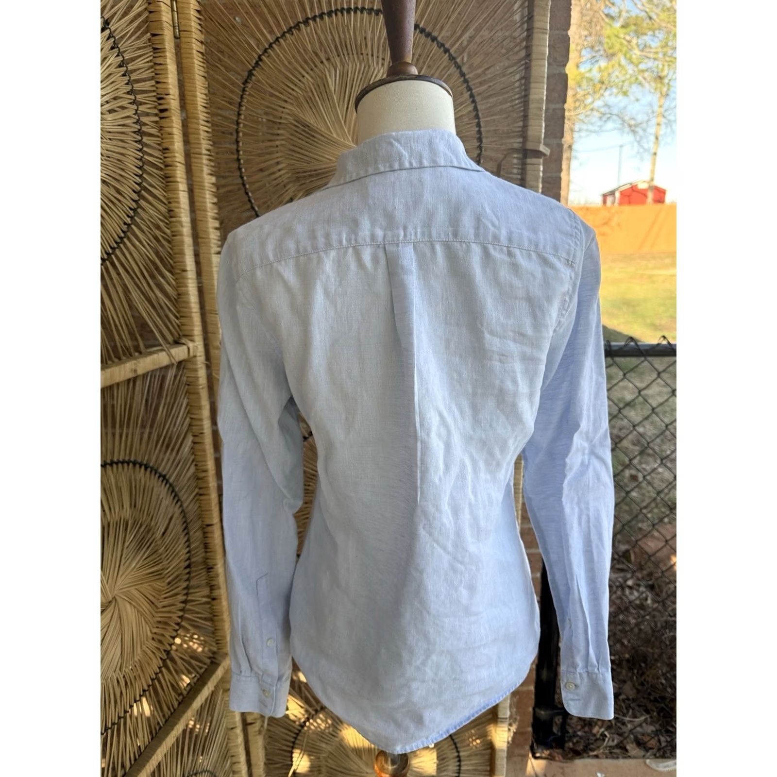 UNTUCKit UNTUCKit Button-Front Shirt Women's Size 2 Blue Linen Long Sleeve Button-Down Casual Basic Lightweight Lightweight Linen 2 Light Blue Womens Size XS / US 0-2 / IT 36-38 - 4 Thumbnail