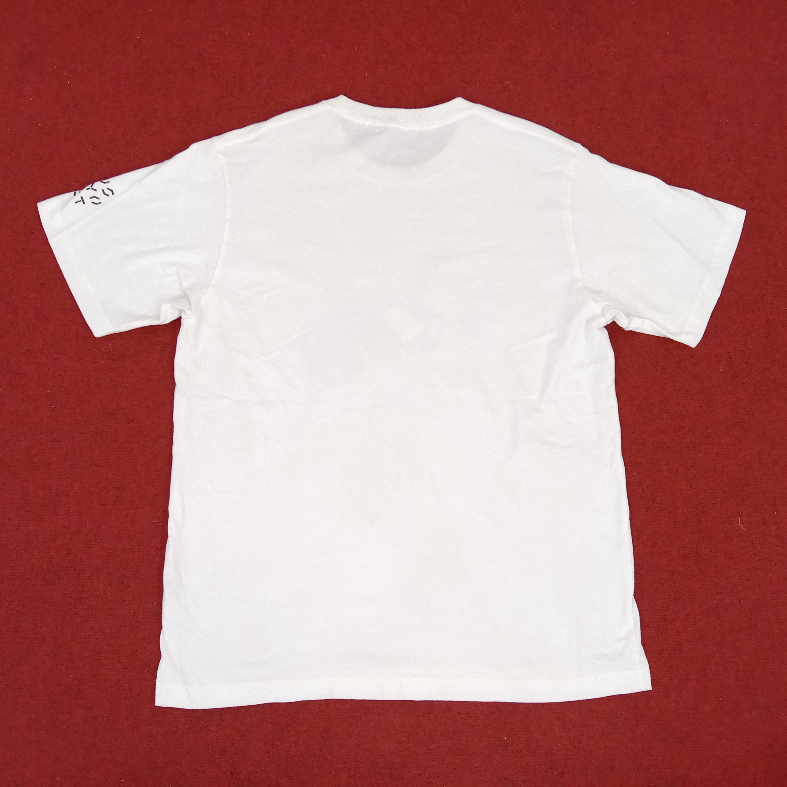 Japanese Brand × Kaws × Uniqlo Kaws X Uniqlo Japanese Brand Streetwear Logo Design Tshirt Size US L / EU 52-54 / 3 - 3 Thumbnail