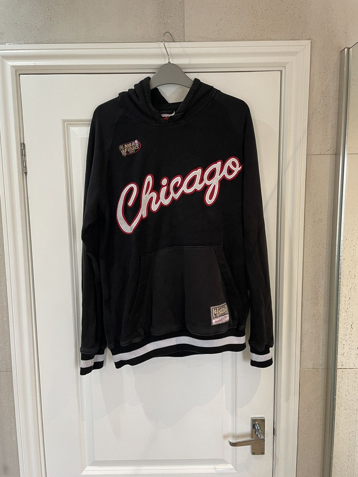 NFL × Reebok × Vintage 🔥 Rare Vintage Chicago NBA Finals 1997 Hoodie 🔥 Size US XL / EU 56 / 4 - 1 Thumbnail