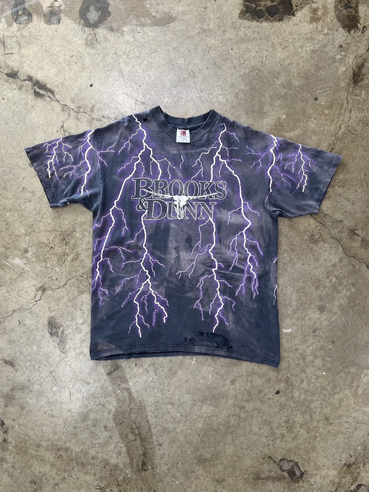 Band Tees Vintage 90s Brooks & Dunn AOP Lightning Thrashed Tee XL Size US XL / EU 56 / 4 - 2 Thumbnail