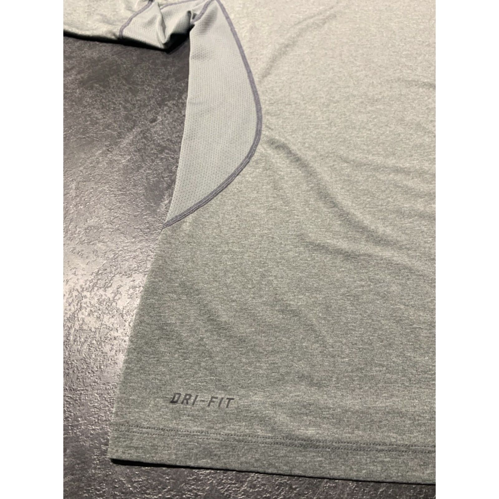Nike Nike Dri-FIT Long Sleeve Shirt Mens M Gray Athletic Performance Gym Tee Logo Outdoor Sports Size US M / EU 48-50 / 2 - 3 Thumbnail