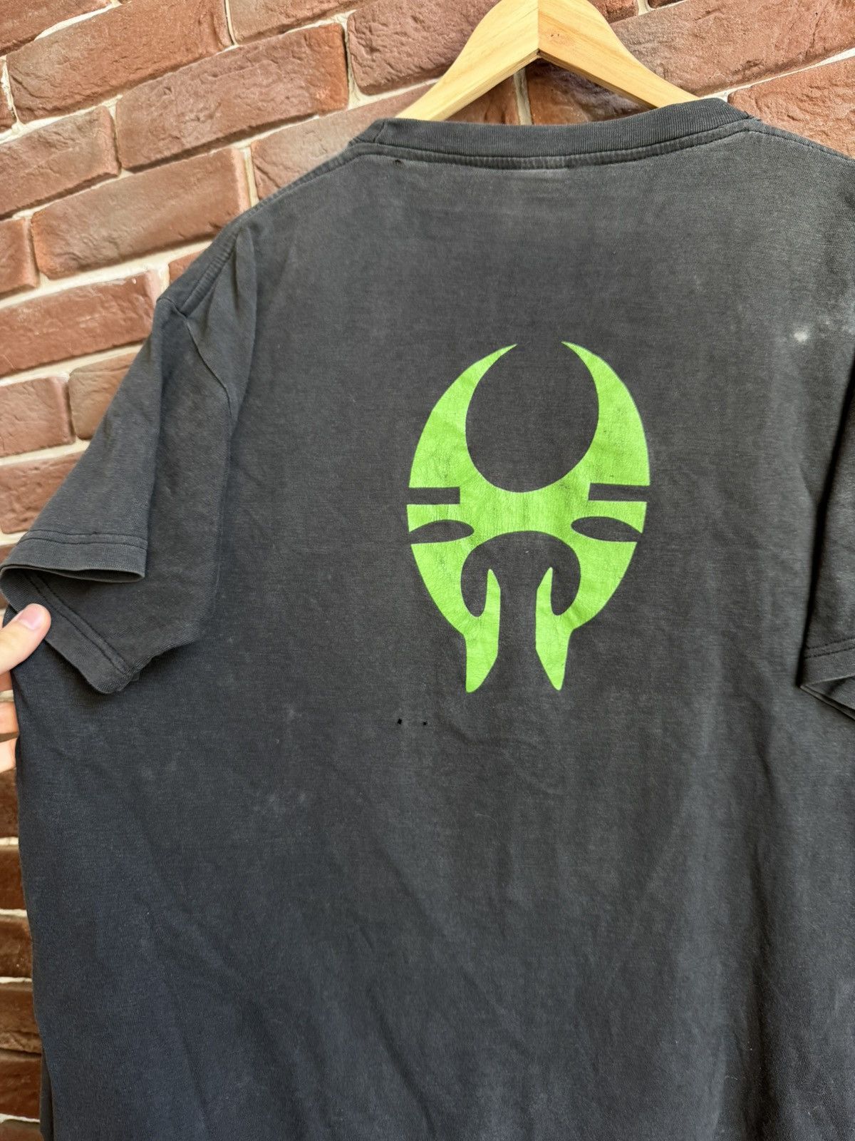 Band Tees 90s Soulfly Fire Vintage metal band tee numetal sepultura Size US L / EU 52-54 / 3 - 9 Thumbnail