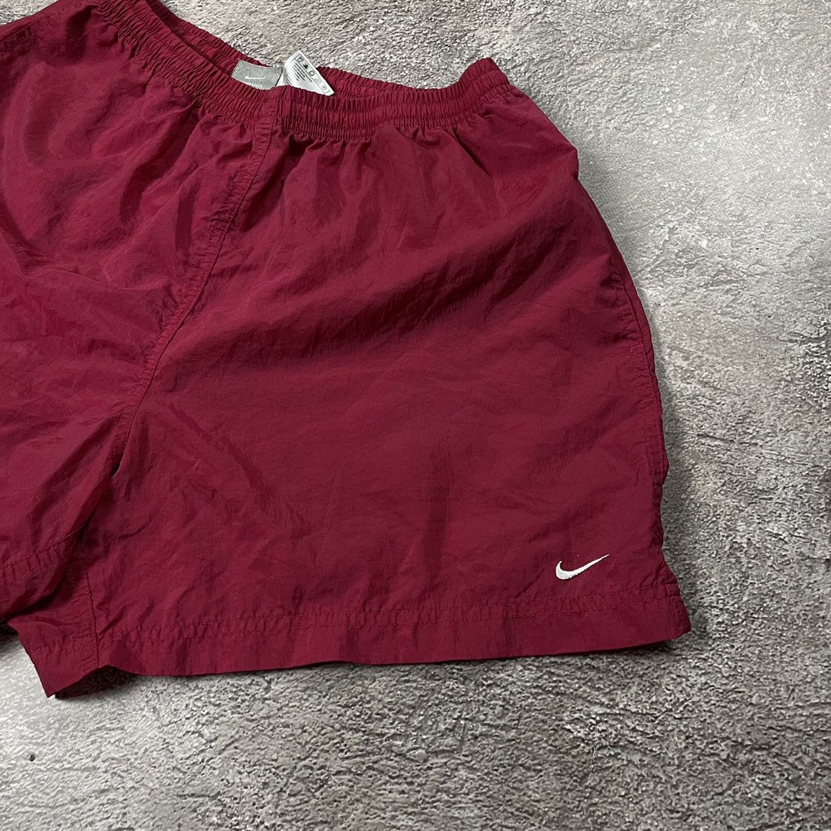 Vintage Vintage Nike Swoosh Shorts Casual Streetwear Y2K Burgundy 34 Size US 34 / EU 50 - 3 Thumbnail