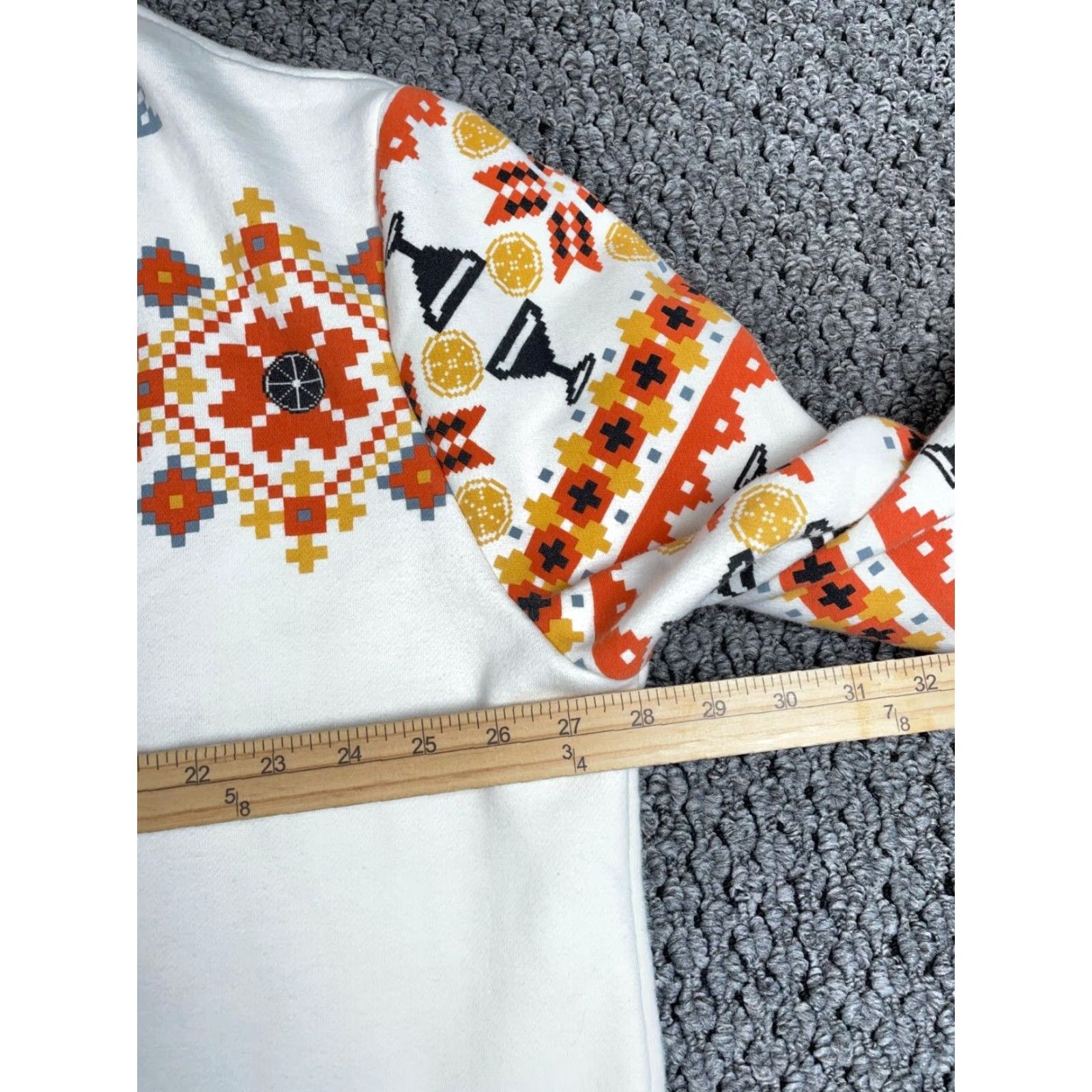 Vintage Tito's Vodka Embroidered Sweatshirt Adult 2XL White Geometric Pattern Texas Size US XXL / EU 58 / 5 - 6 Thumbnail