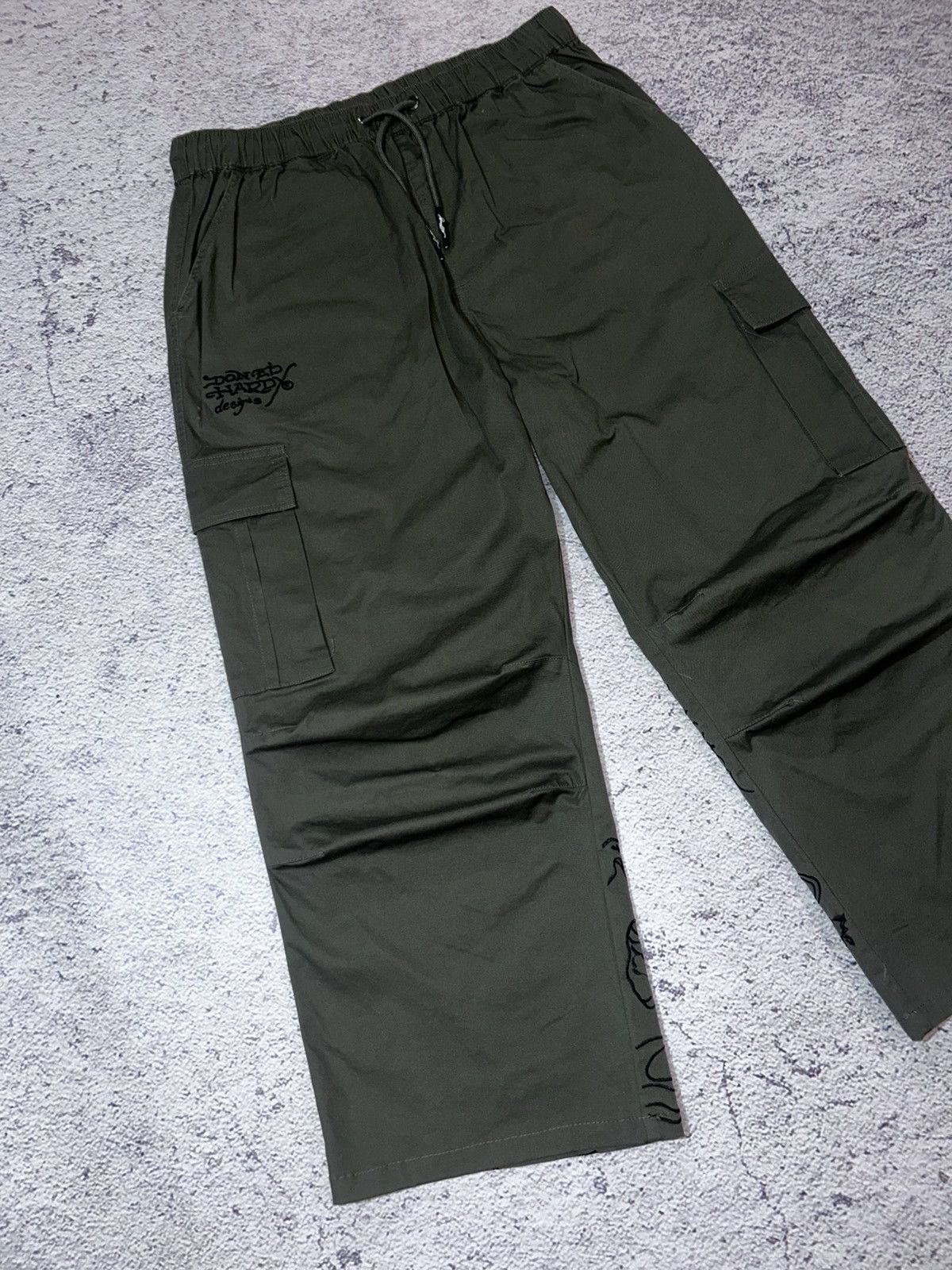 Ed Hardy Ed Hardy x Urban Outfitters Dragon Cargo Pants Size US 28 / EU 44 - 4 Thumbnail