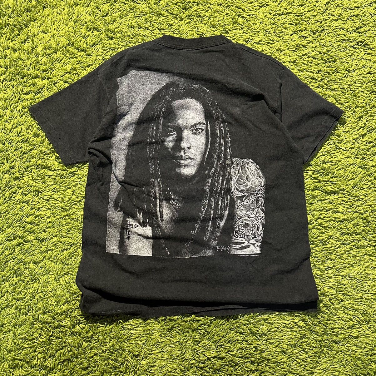 Band Tees × Vintage Vintage 1995 Lenny Kravitz Bradford Art Gallery Tee Size US XL / EU 56 / 4 - 1 Thumbnail