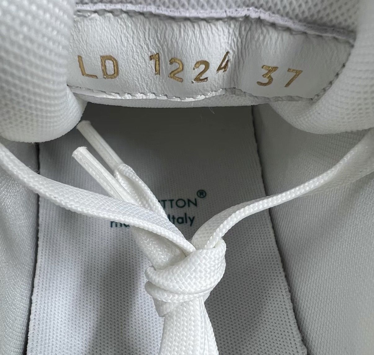 Louis Vuitton LV Trainer White & Blue Denim Sneakers J41 Size US 7 / IT 37 - 6 Thumbnail