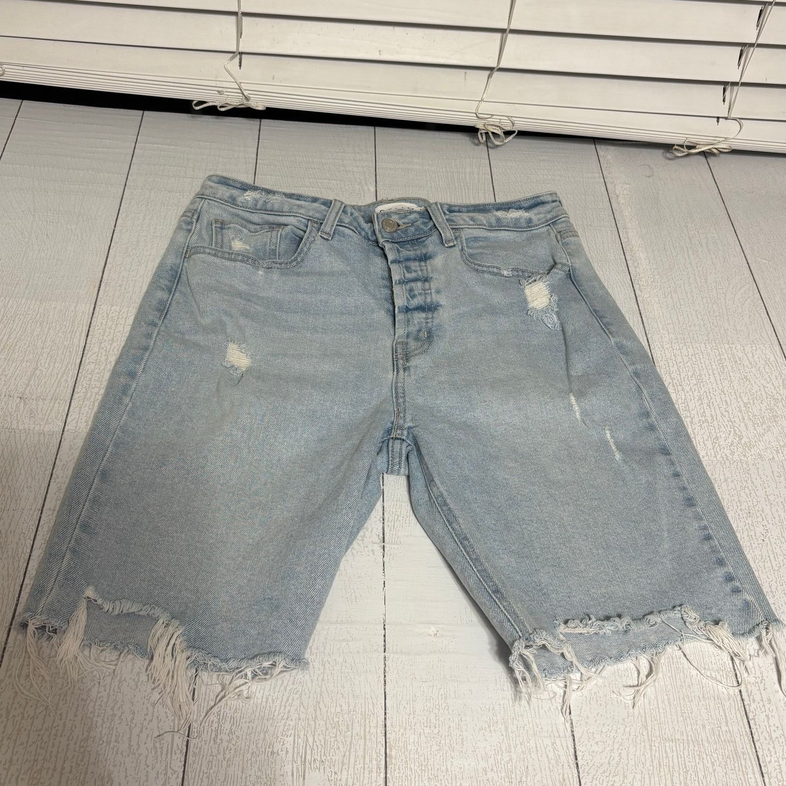 Other Cello Light Wash Distressed Denim Shorts Size Large Size 31" - 1 Thumbnail