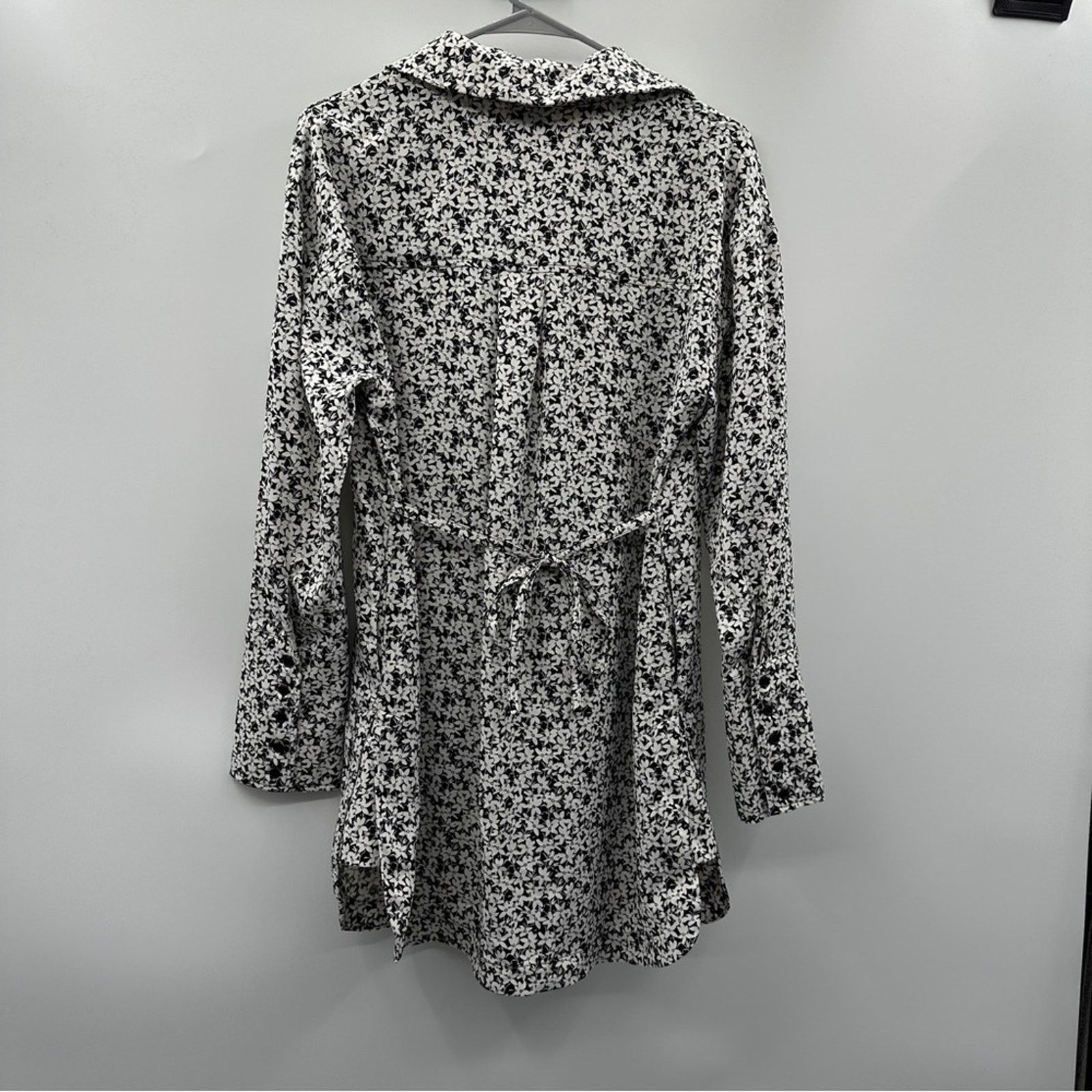 Bar III Sofia Richie x Bar III Ditsy Floral Print Long Sleeve Dress Size S / US 4 / IT 40 - 4 Thumbnail